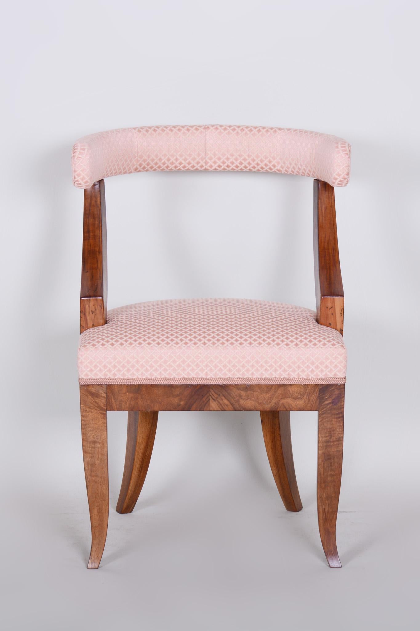 Biedermeier armchair
Material: Walnut.
Source: Austria, Vienna
Period: 1820-1829

Completely restored.
New professional upholstery.
Shellac-polish.





  