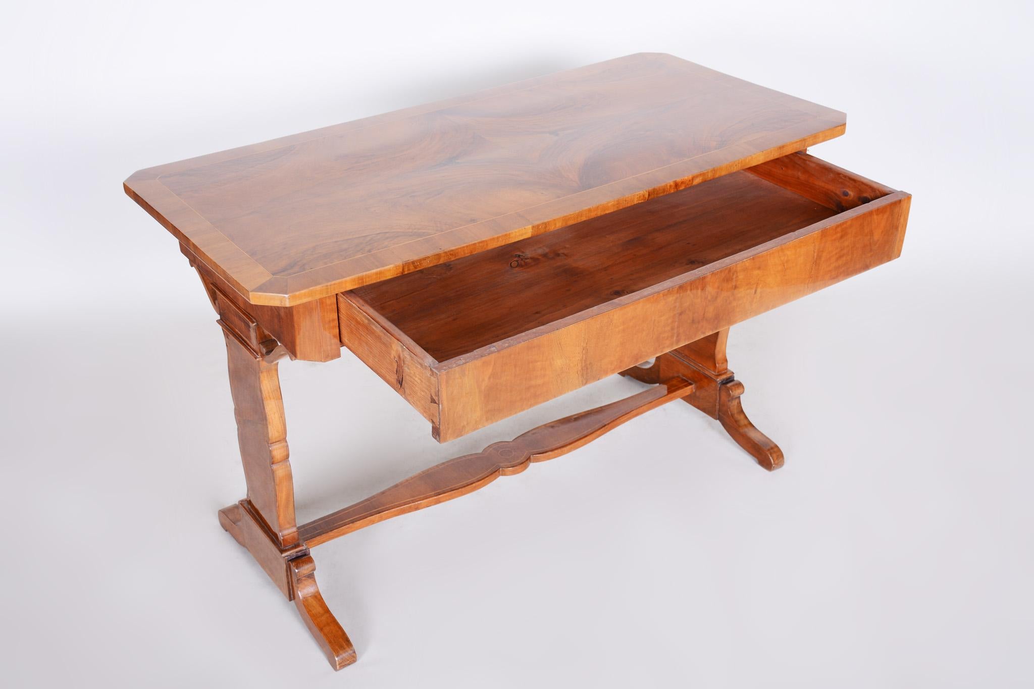19th Century Unique Restored Czech Biedermeier Walnut Table, 1840s For Sale 6