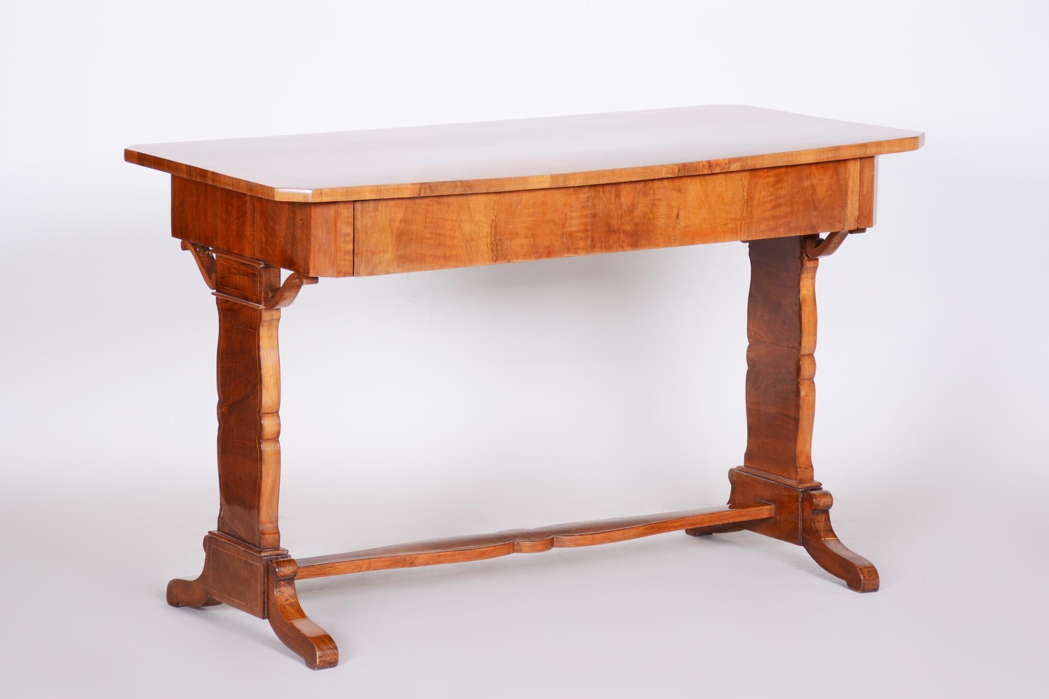 19th Century Unique Restored Czech Biedermeier Walnut Table, 1840s For Sale 2