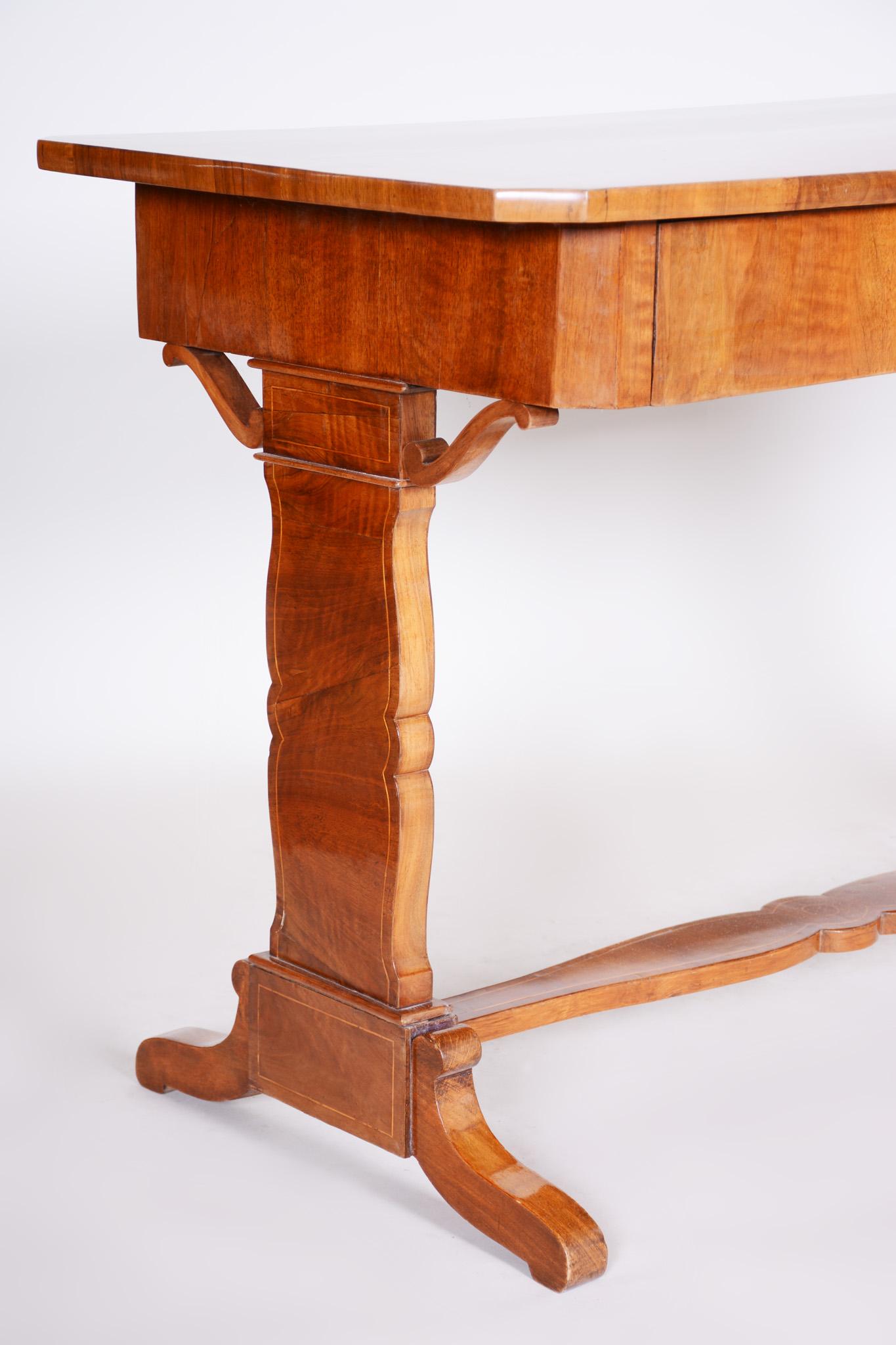 19th Century Unique Restored Czech Biedermeier Walnut Table, 1840s For Sale 3