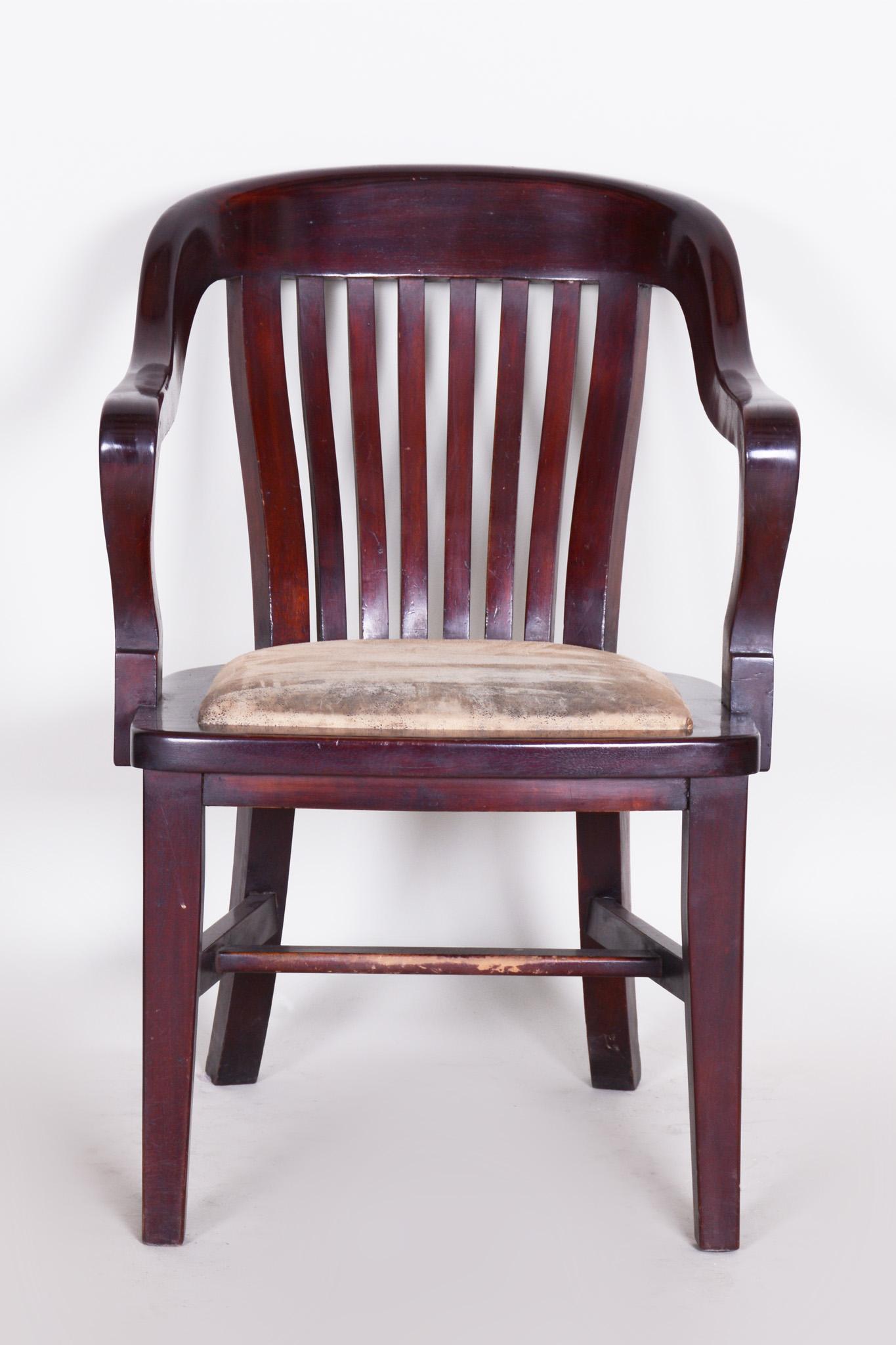 Newly upholstered Biedermeier armchair
Material: Mahogany.
Source: Germany
Period: 1840-1849.