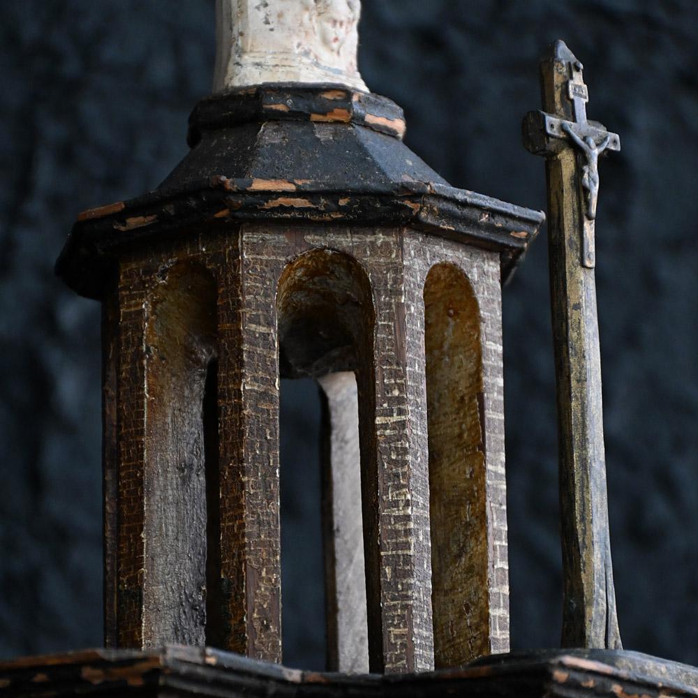 Sculpté à la main Modèle de chapelle/meument inhabituel d'art populaire du 19ème siècle en vente