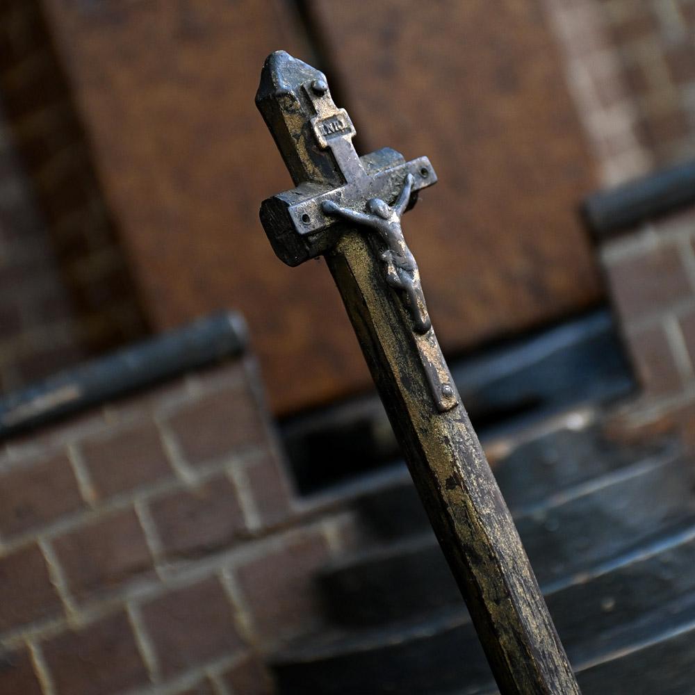 Pin Modèle de chapelle/meument inhabituel d'art populaire du 19ème siècle en vente