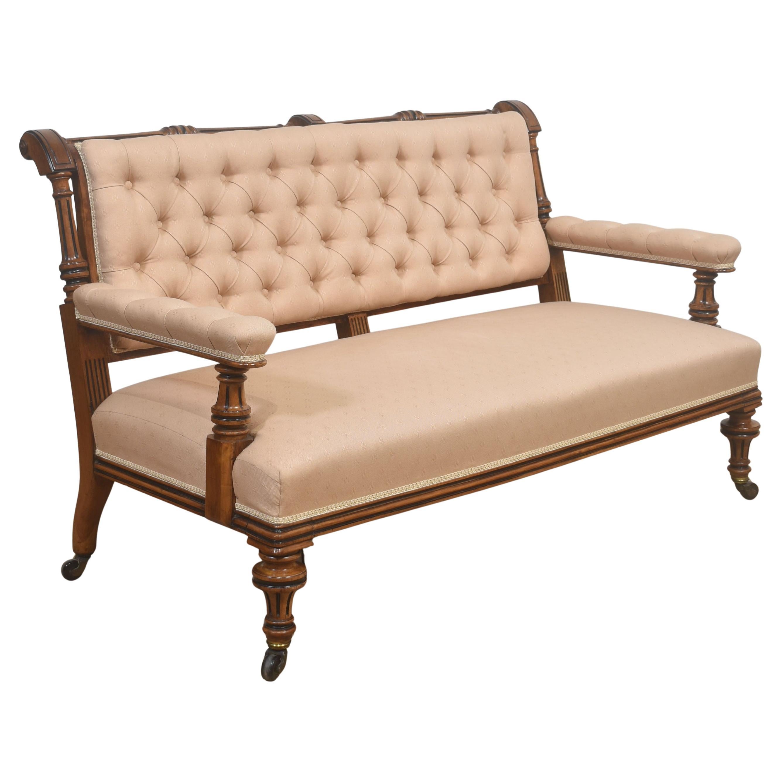 Gepolstertes Nussbaum-Sofa aus dem 19.