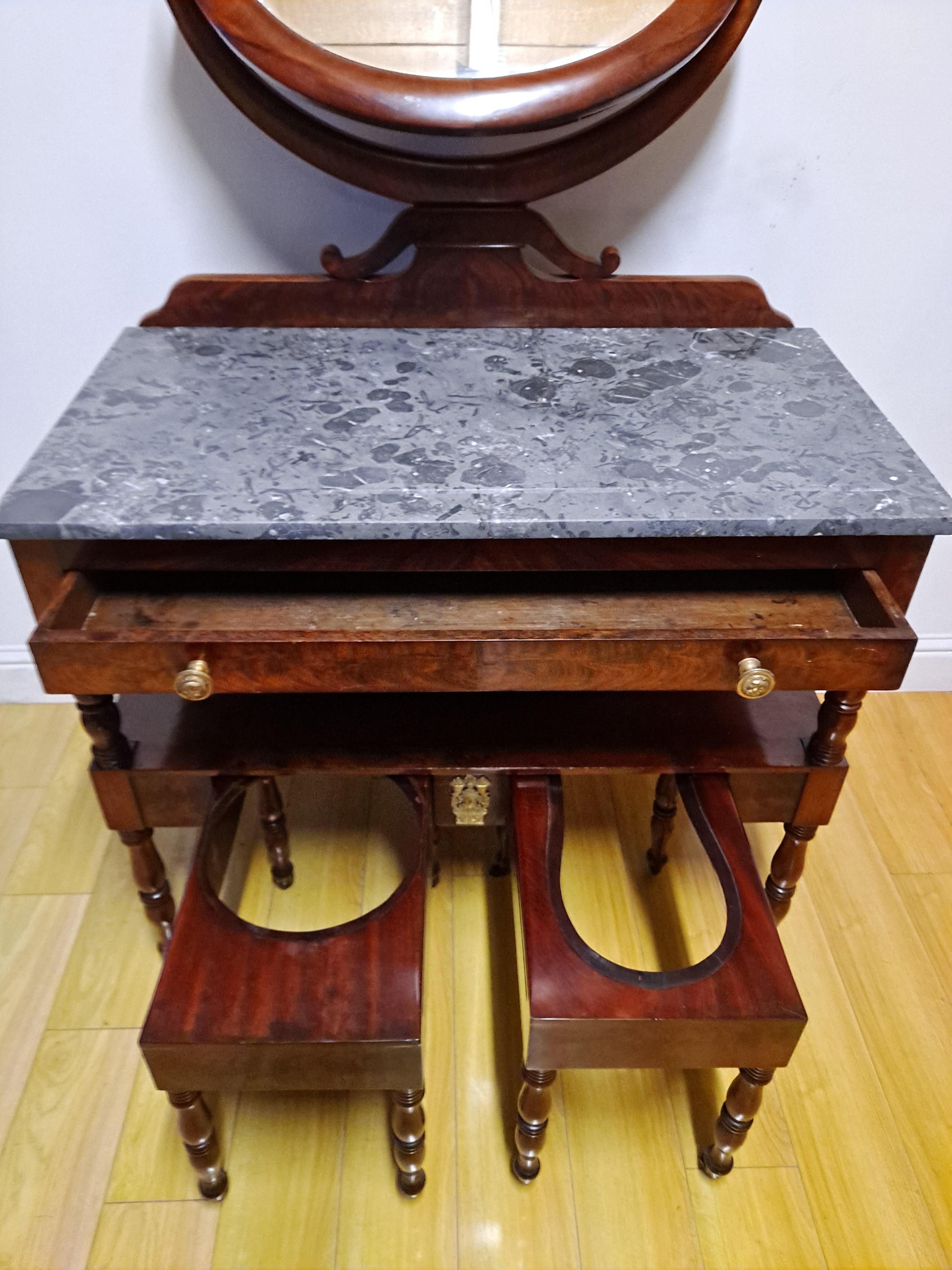 19th C. American Empire Mahogany Vanity Dressing Table w/Marble Top In Good Condition For Sale In San Francisco, CA