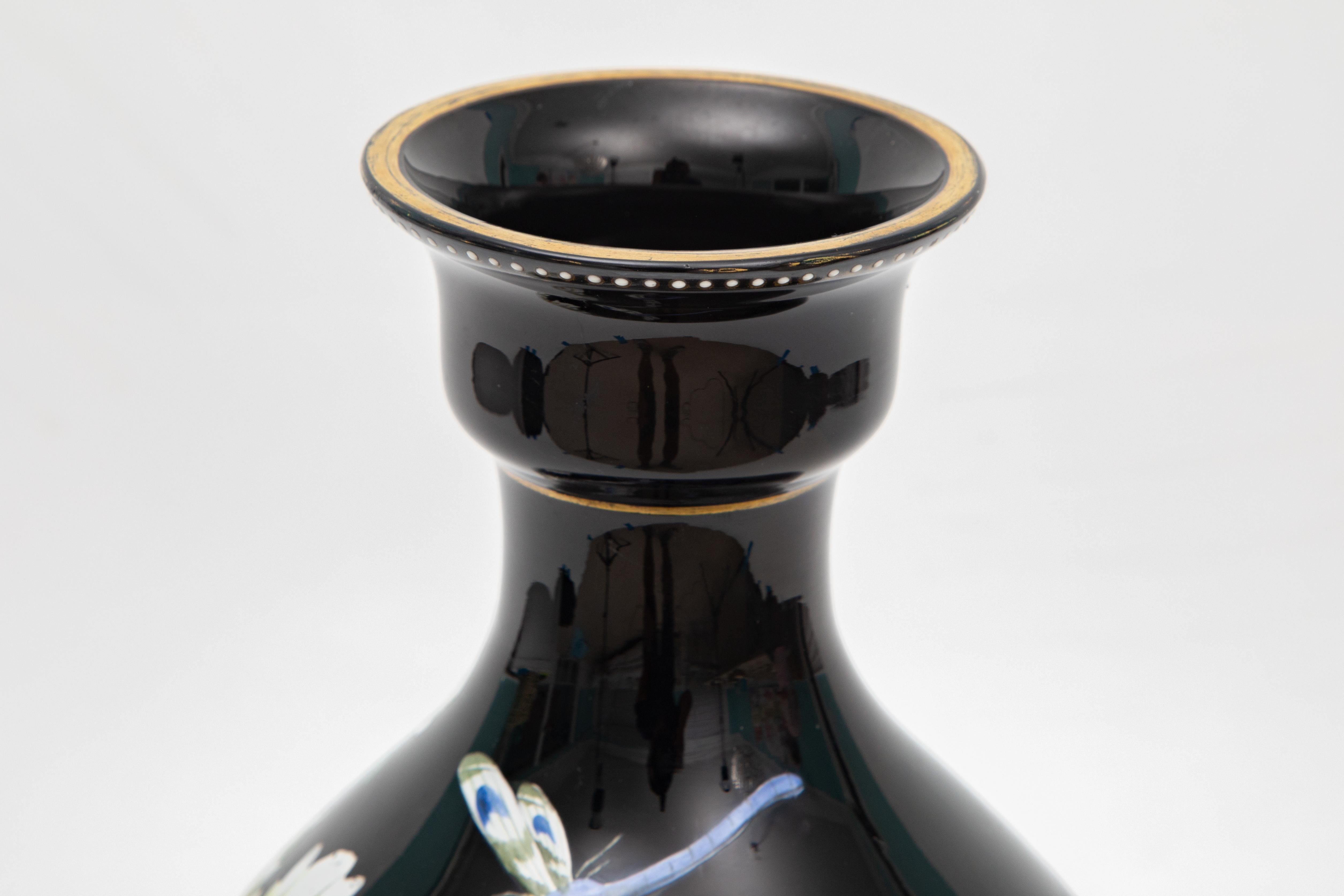 Oro Vaso del XIX secolo, splendida decorazione a smalto a mano su vetro nero in vendita