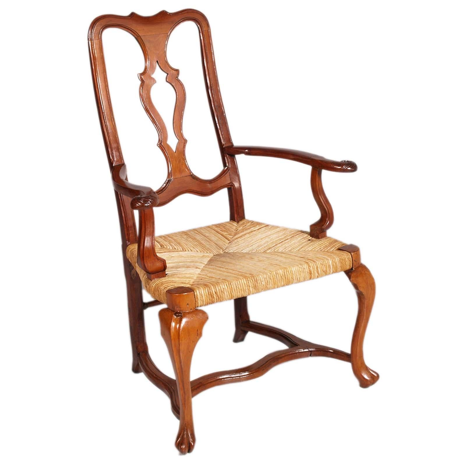 Fauteuils baroques vénitiens du 19ème siècle en noyer sculpté à la main, polis à la cire avec assise en paille. 
Condit du siège récemment réalisé en parfait état
Excellent comme bout de table, ou comme fauteuil de salon avec un précieux