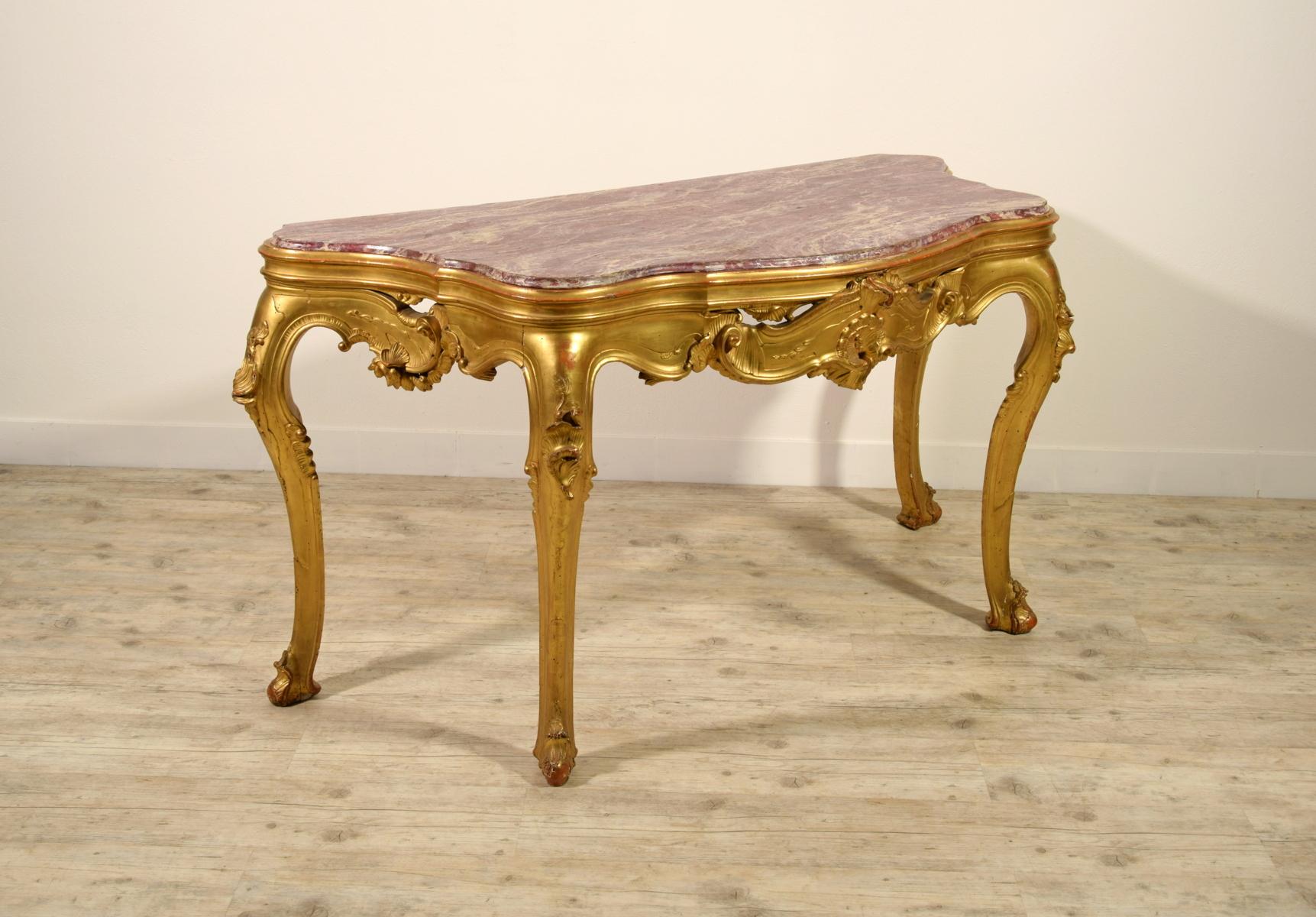 Sculpté à la main 19ème siècle:: Table Console en bois doré sculpté vénitien en vente