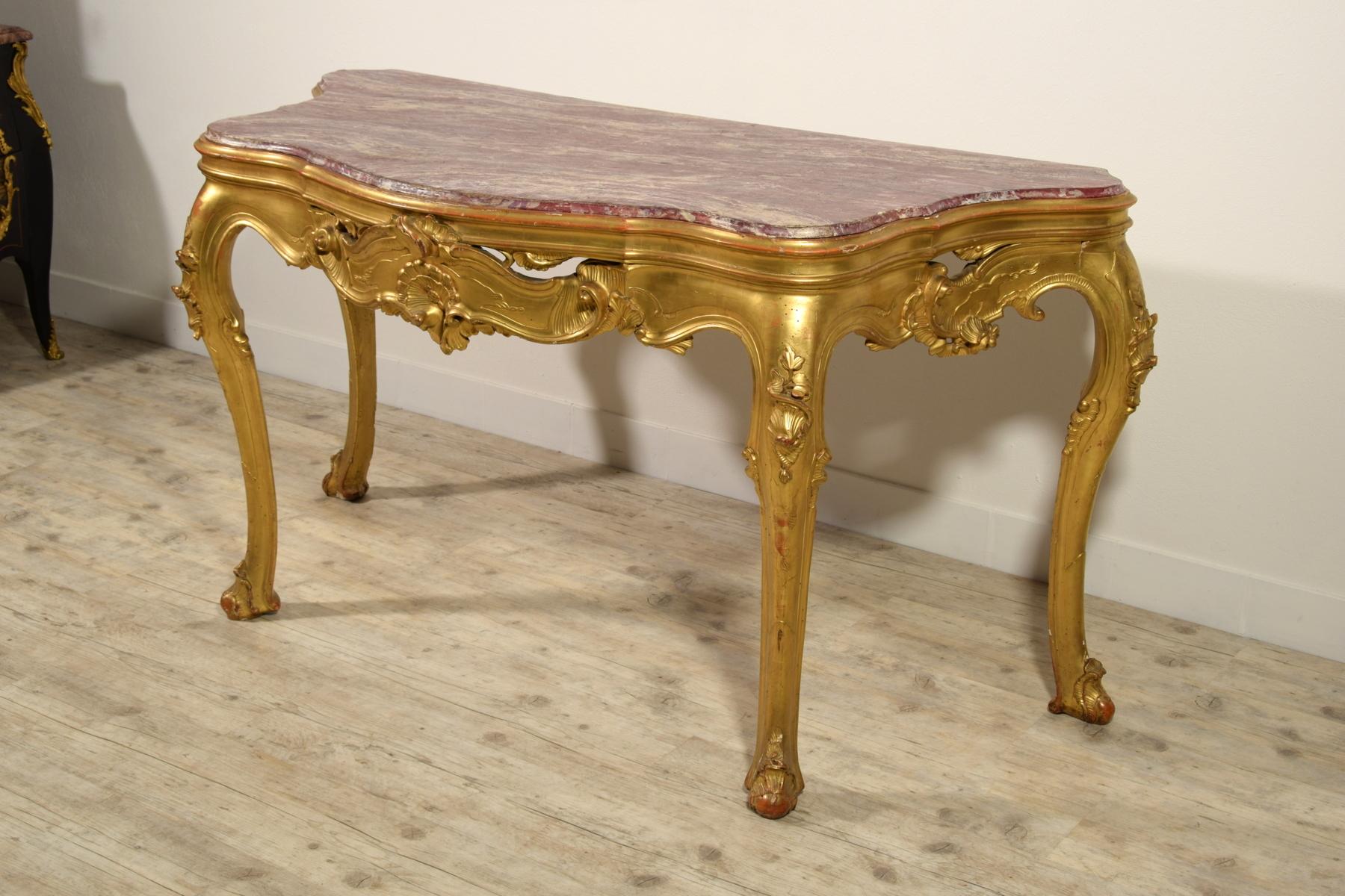 Bois 19ème siècle:: Table Console en bois doré sculpté vénitien en vente