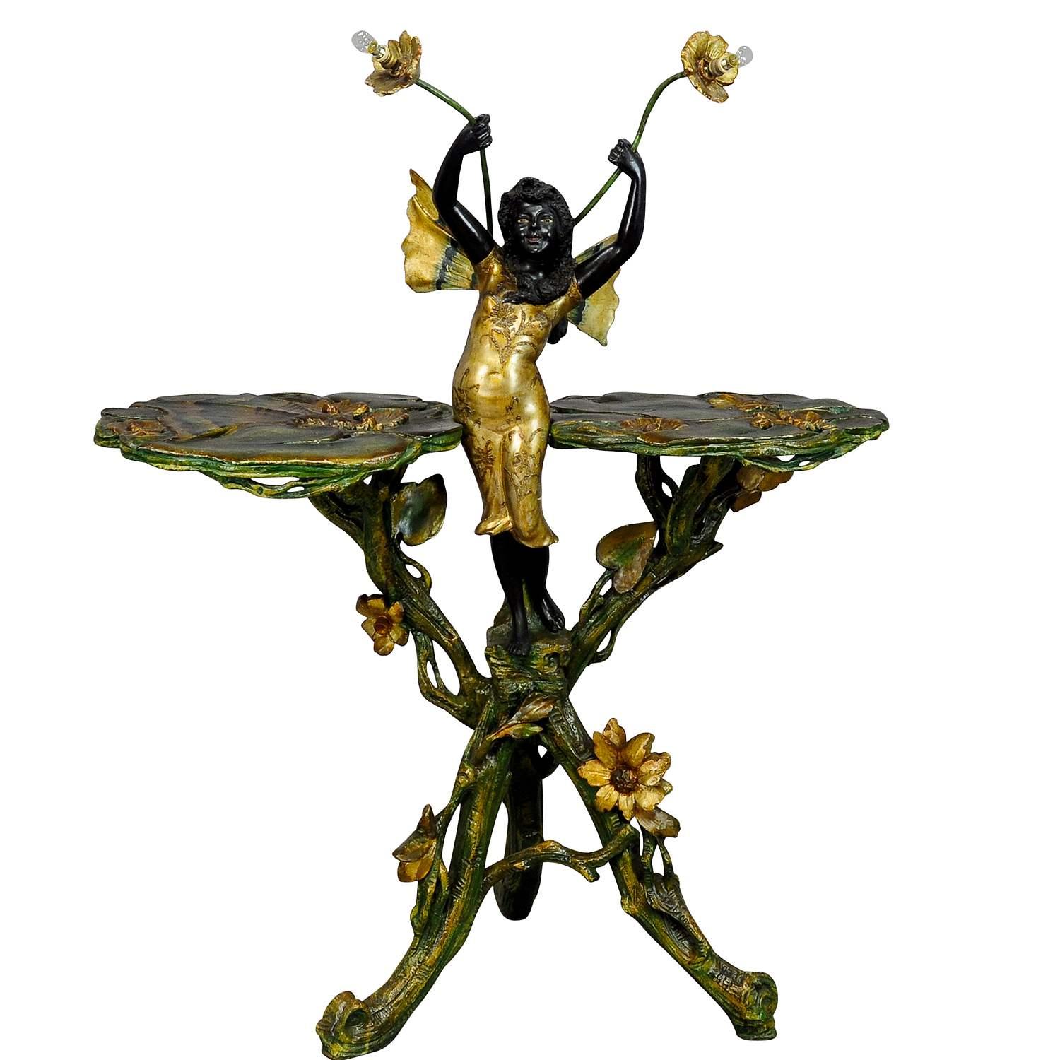 Venezianischer Grottentisch des 19. Jahrhunderts mit Märchenelfe

Ein wunderschöner venezianischer Grottenbeistelltisch mit einer Fee und Beleuchtung. Das Holz ist floral geschnitzt mit Gliedmaßen, Laub und Blumen, zwei Tischplatten mit geschnitzten