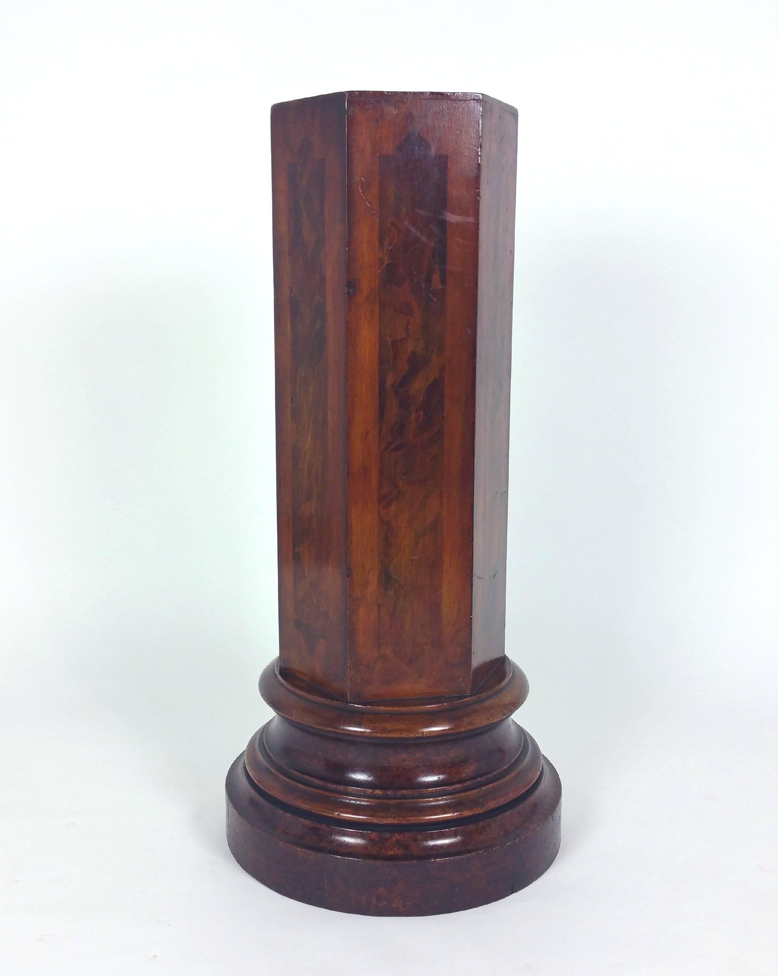 This very handsome 19th century Venetian hexagonal plinth/ pedestal features a painted faux walnut decoration on a circular base. The pedestal measures 10 in – 25.5 cm in diameter on the top and 17 ¼ in – 43.8 cm at the base with a height of 36 in –