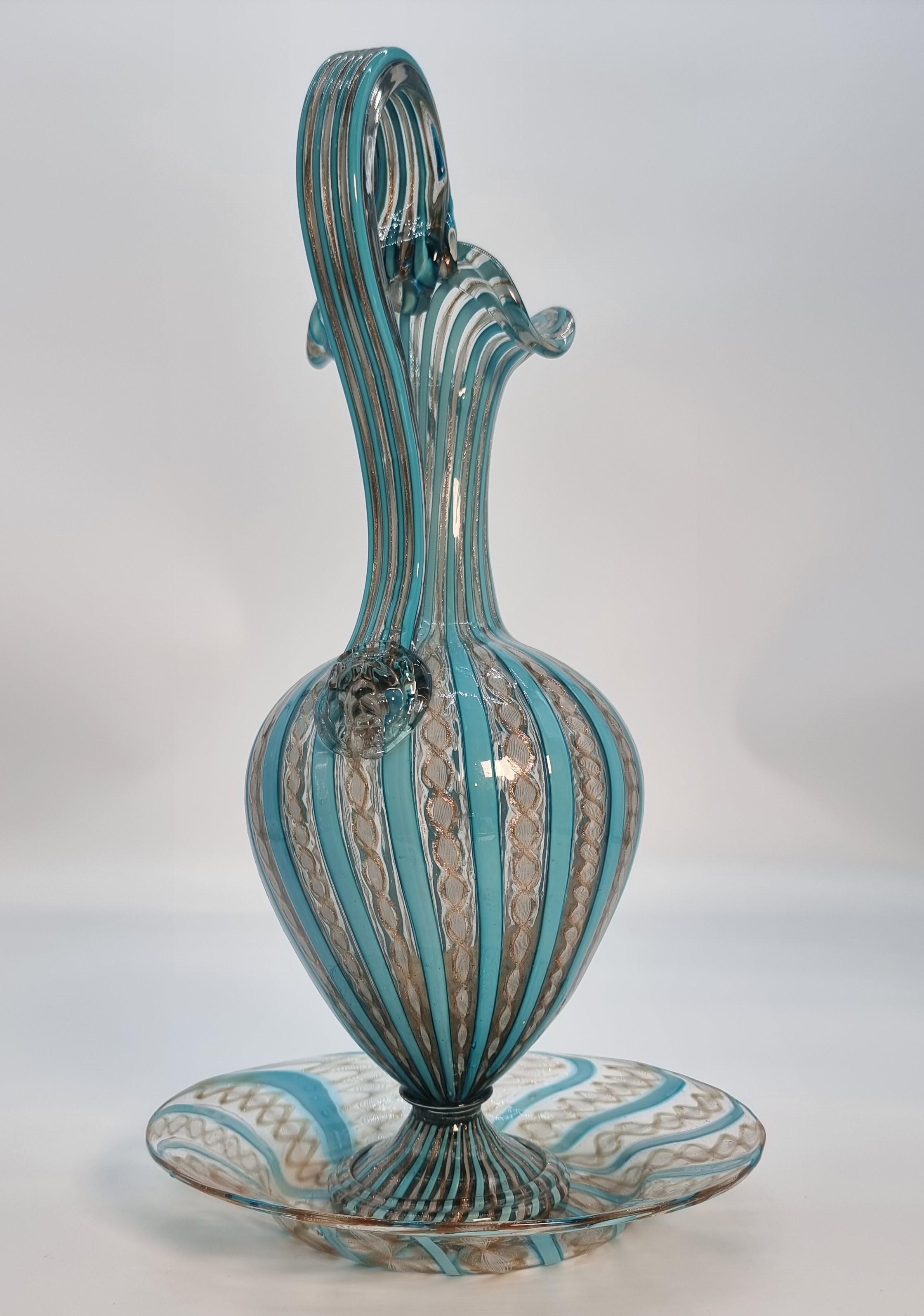 Verre Lattique vénitien du XIXe siècle  aiguière/jarre en verre, Stand et une paire de gobelets c1870 en vente