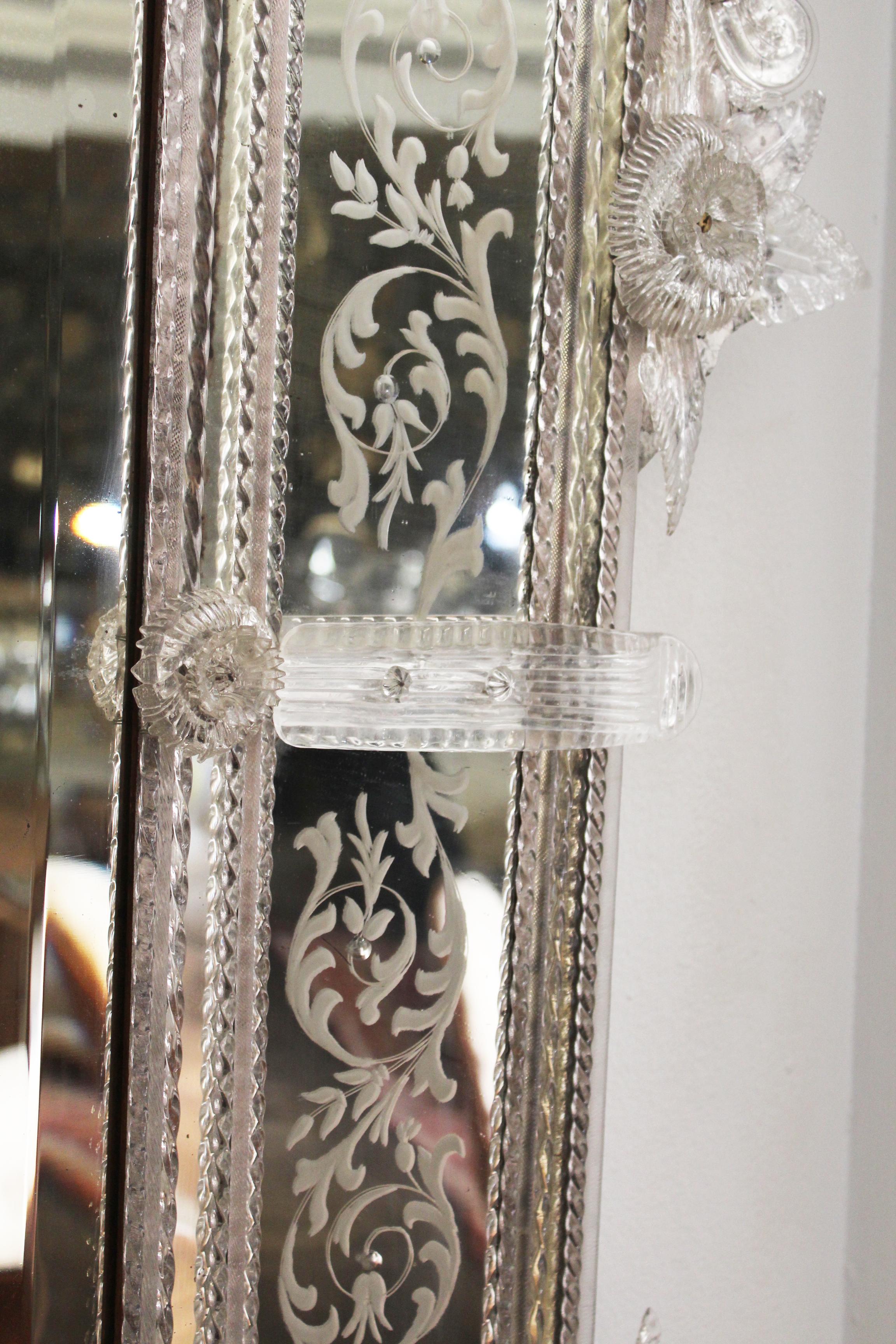 19th Century Venetian Mirror Profusely Decorated with Floral Motifs 3