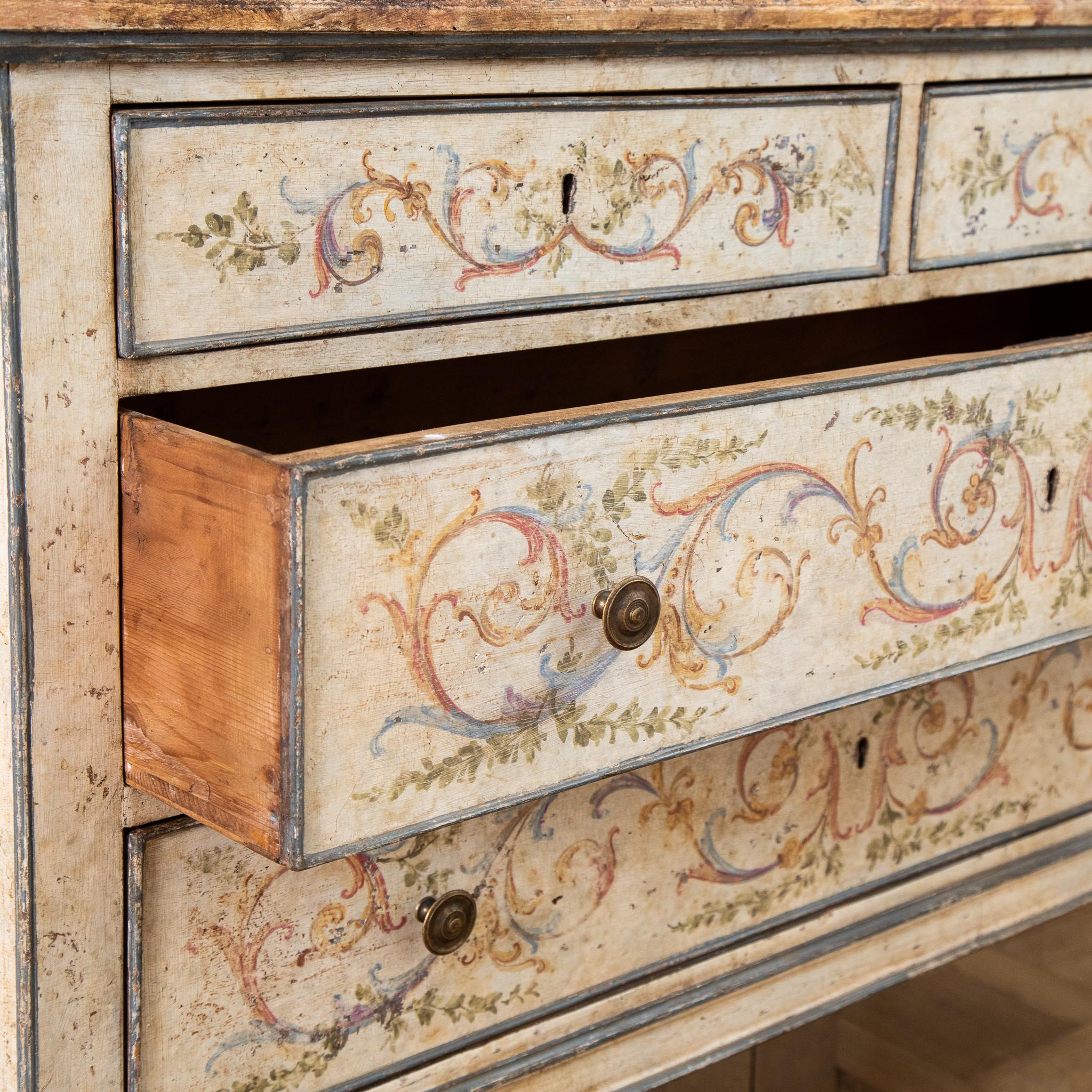 19th Century Venetian Neoclassical style Hand Painted Commode For Sale 5
