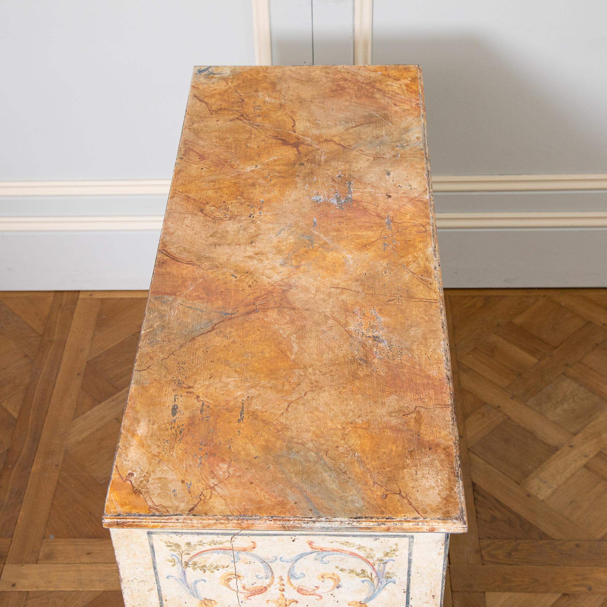 19th Century Venetian Neoclassical style Hand Painted Commode For Sale 7