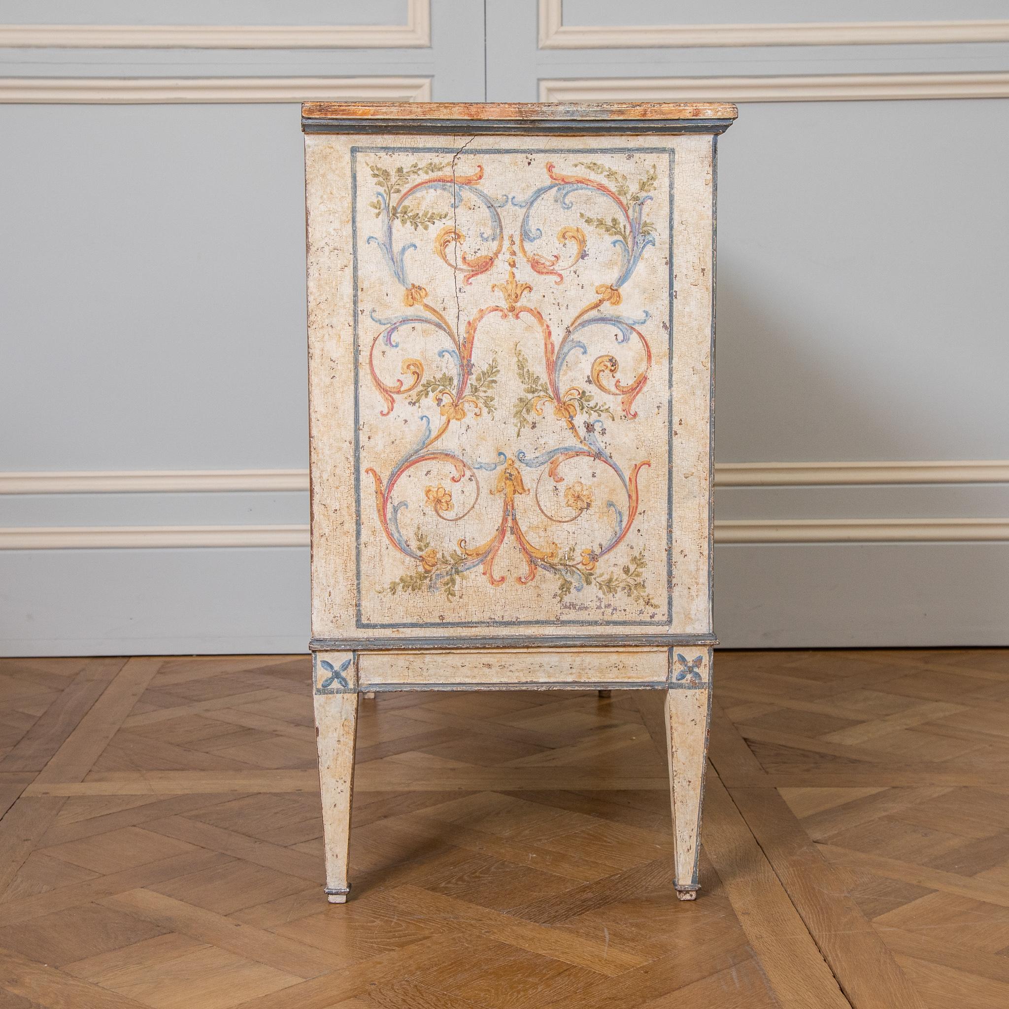 19th Century Venetian Neoclassical style Hand Painted Commode For Sale 8
