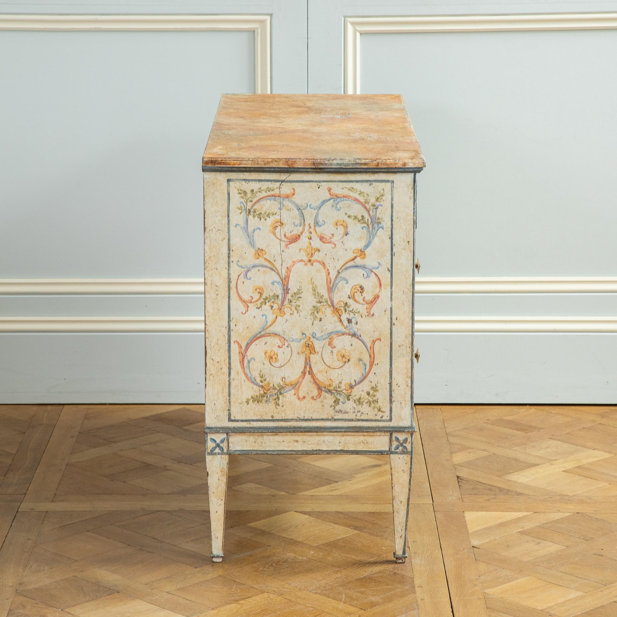 Wood 19th Century Venetian Neoclassical style Hand Painted Commode For Sale