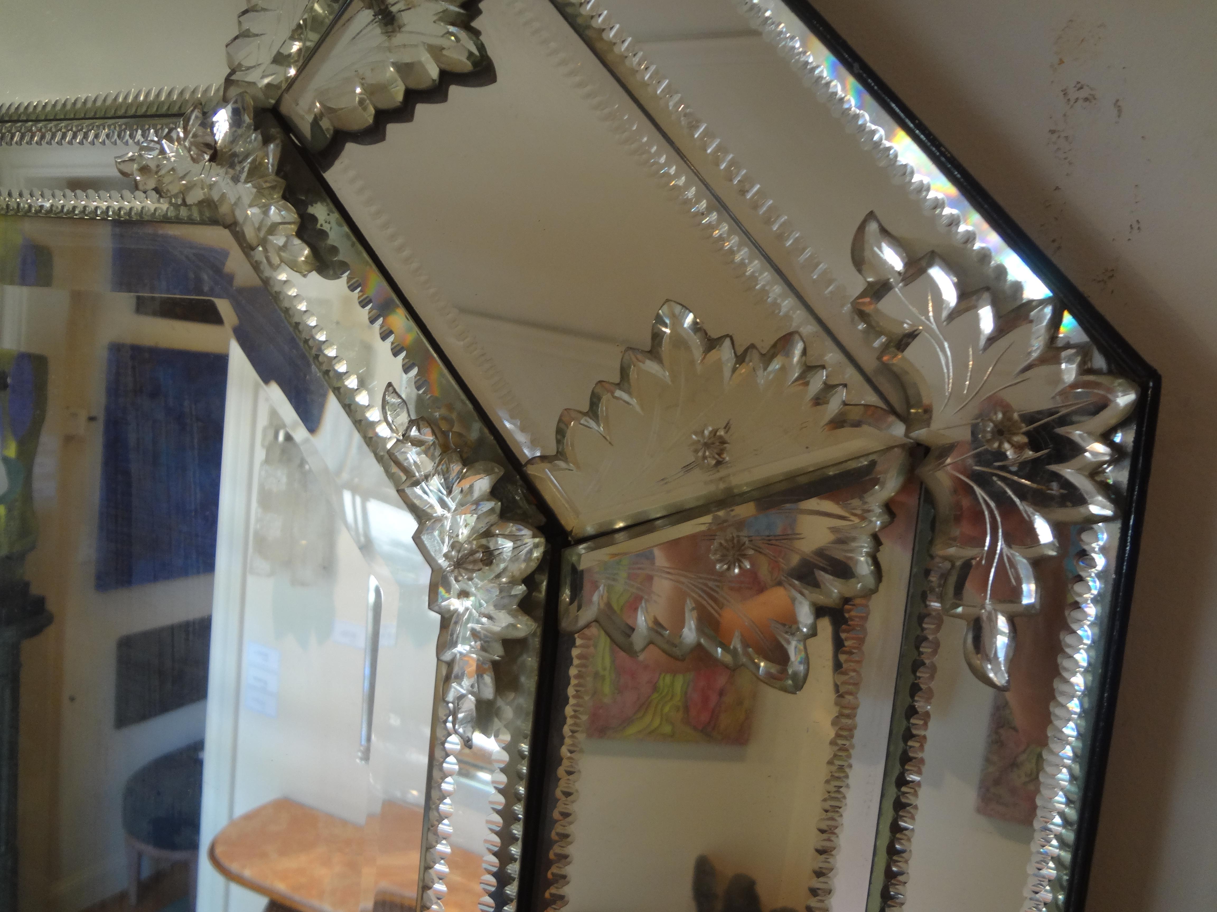 Miroir octogonal biseauté vénitien du XIXe siècle Bon état - En vente à Houston, TX