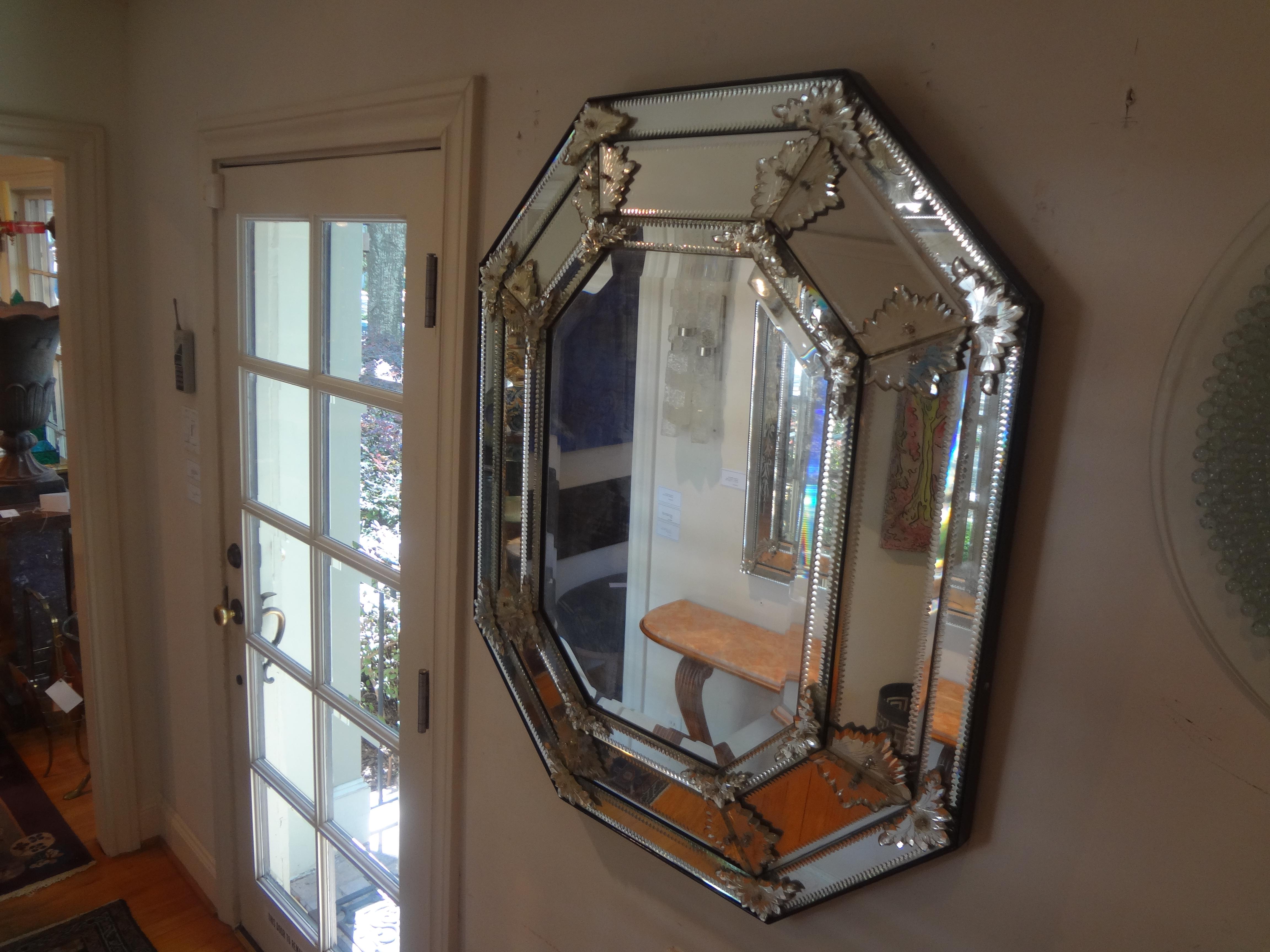 Miroir octogonal biseauté vénitien du XIXe siècle en vente 3