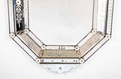 Espejo veneciano octogonal de cristal tallado y grabado del siglo XIX
