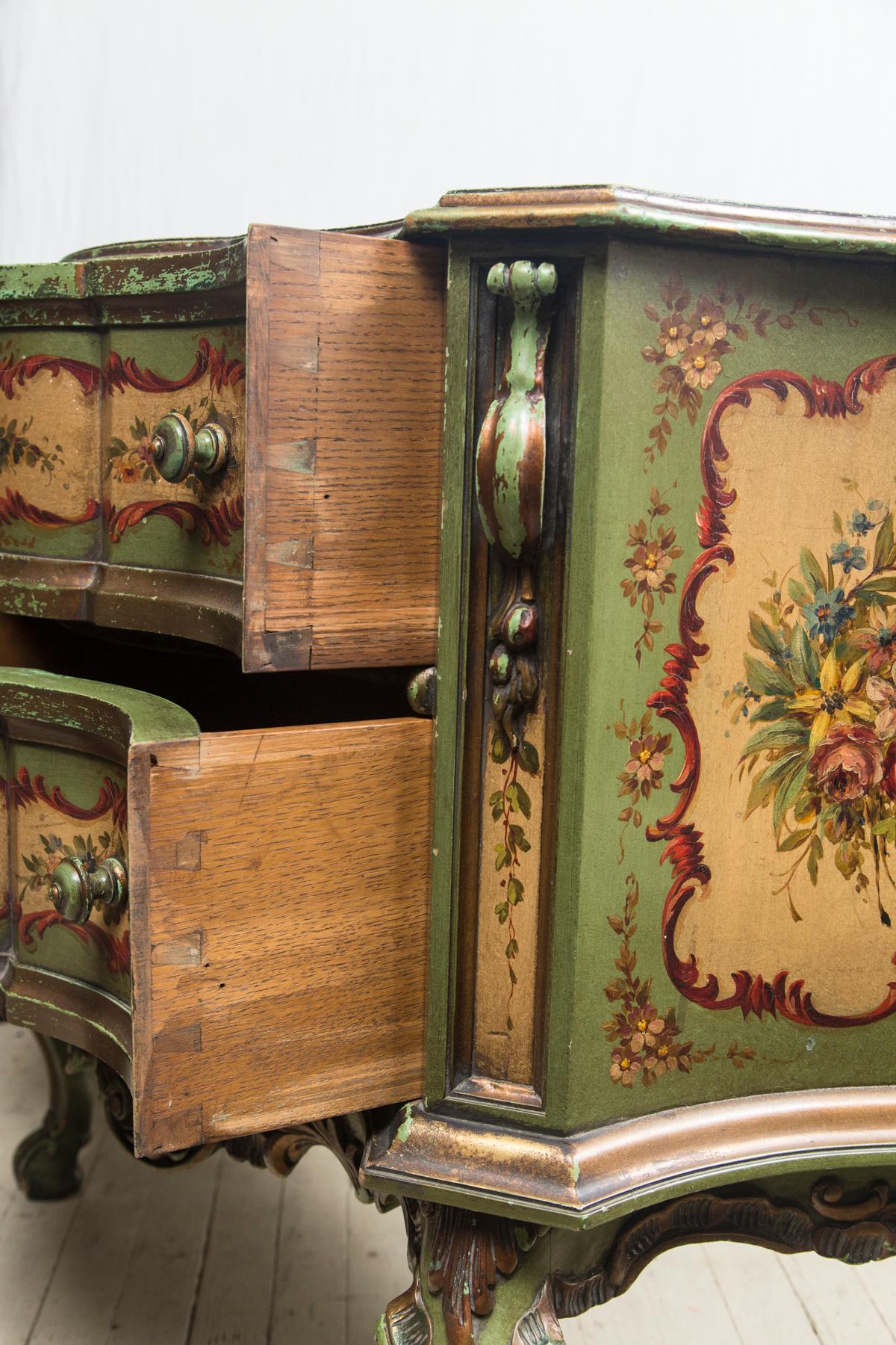 19th Century Venetian Painted  Commode For Sale 5