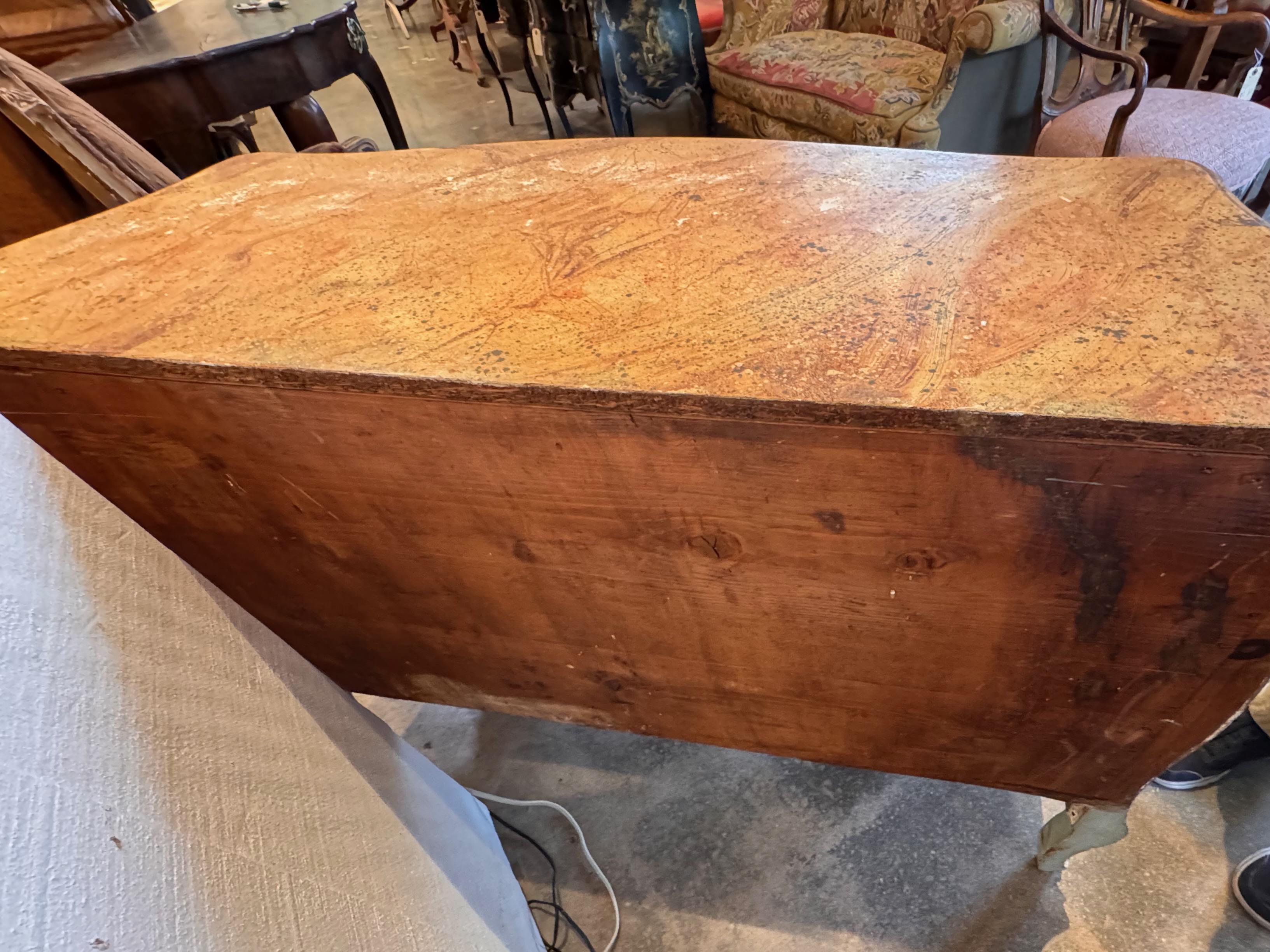 19th Century Venetian Painted Commode With Carved Detail For Sale 6