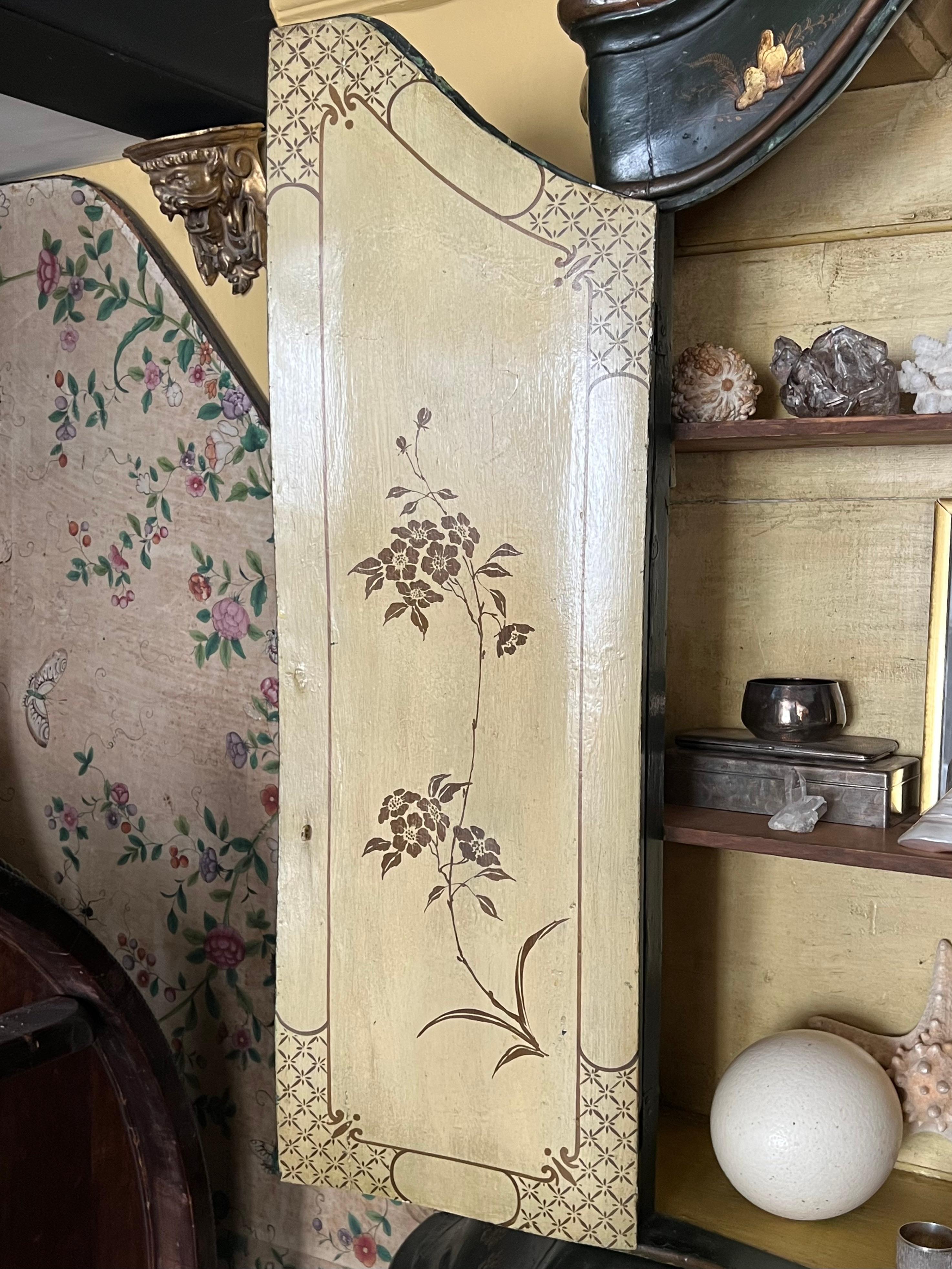 19th Century Venetian Rococo Lacquer Cabinet For Sale 7