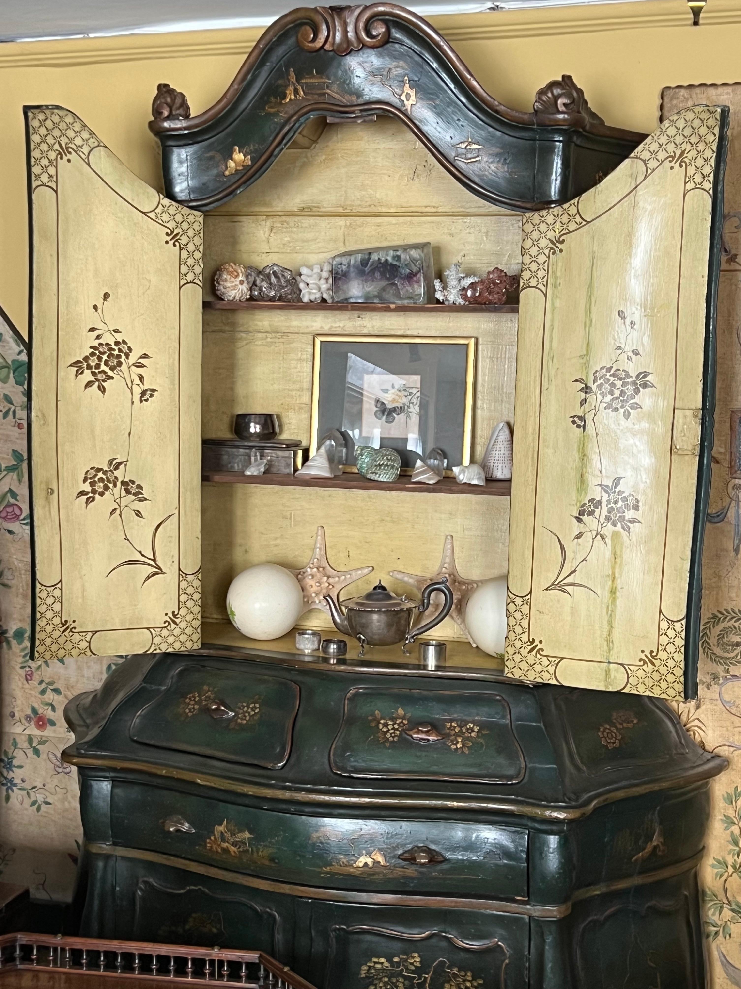 19th Century Venetian Rococo Lacquer Cabinet For Sale 9