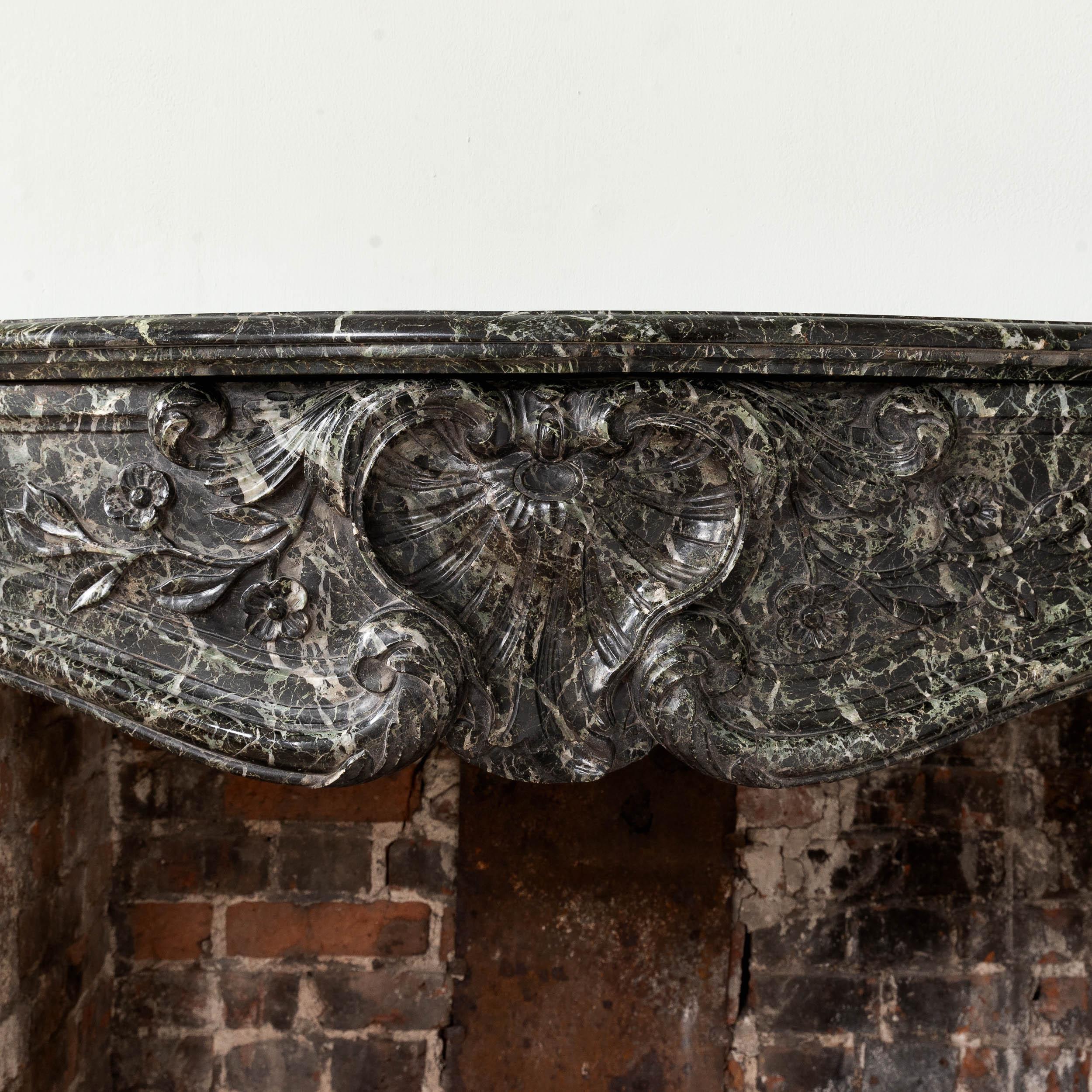 19th Century Verde Tinos Fireplace In Good Condition For Sale In London, GB