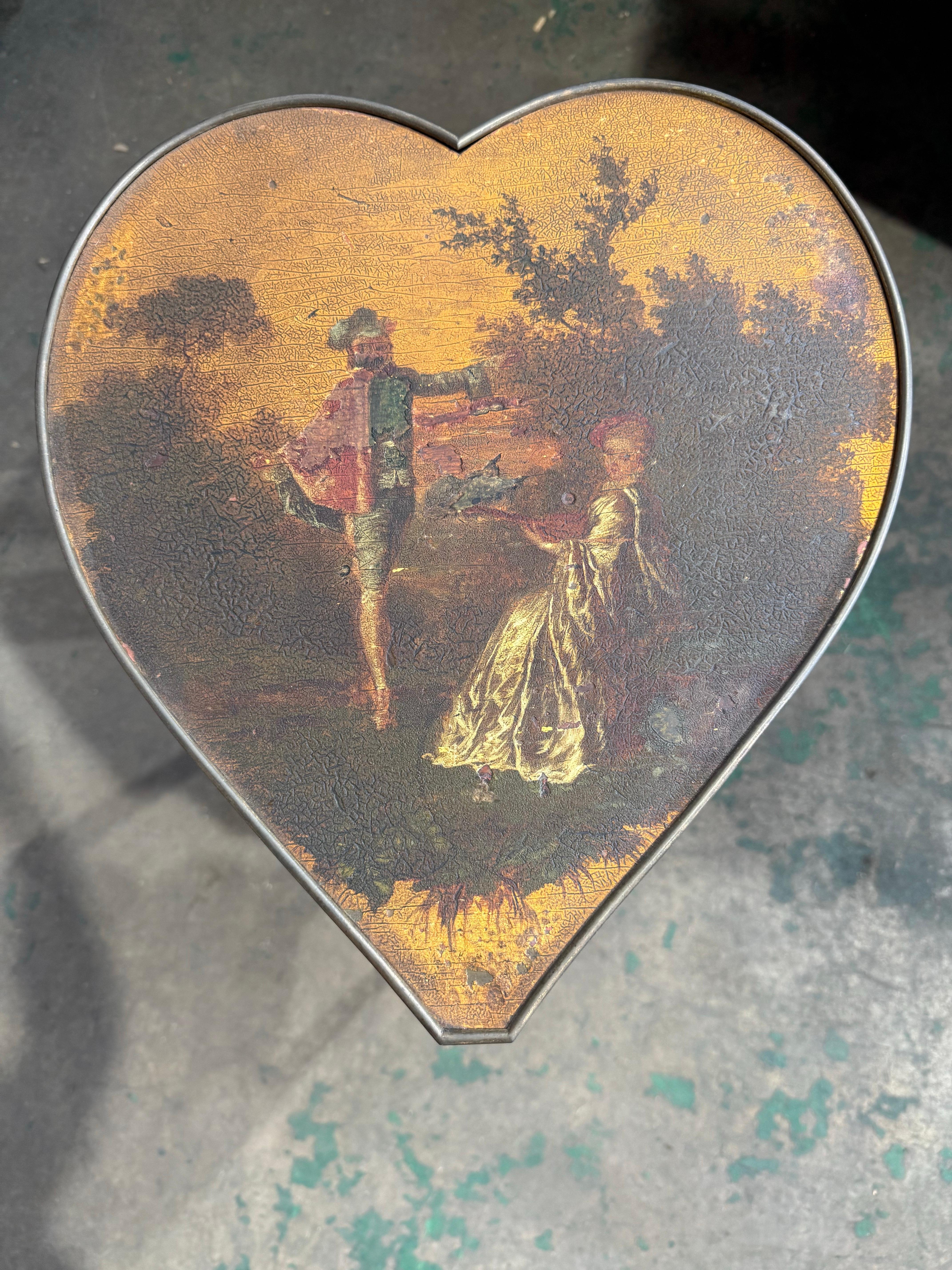 XIXe siècle Table d'appoint en forme de coeur en Vernis Martin du 19ème siècle en vente