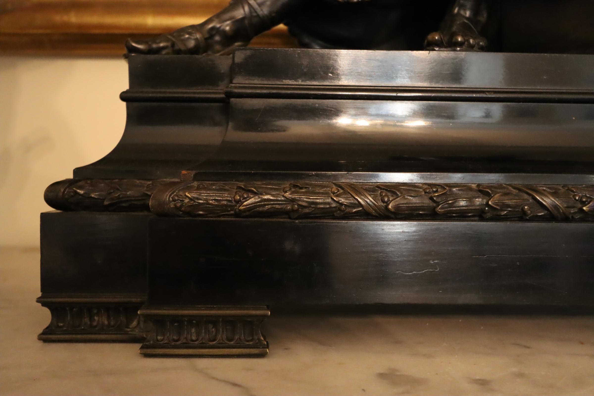 Beeindruckende facettierte Bronze- und Marmor-Tischuhr aus dem 19. Jahrhundert im Angebot 1