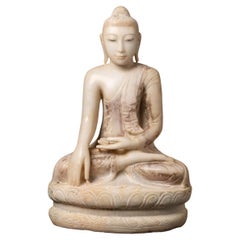 Très spéciale statue de Bouddha birman en marbre du 19e siècle au Bhumisparsha Mudra