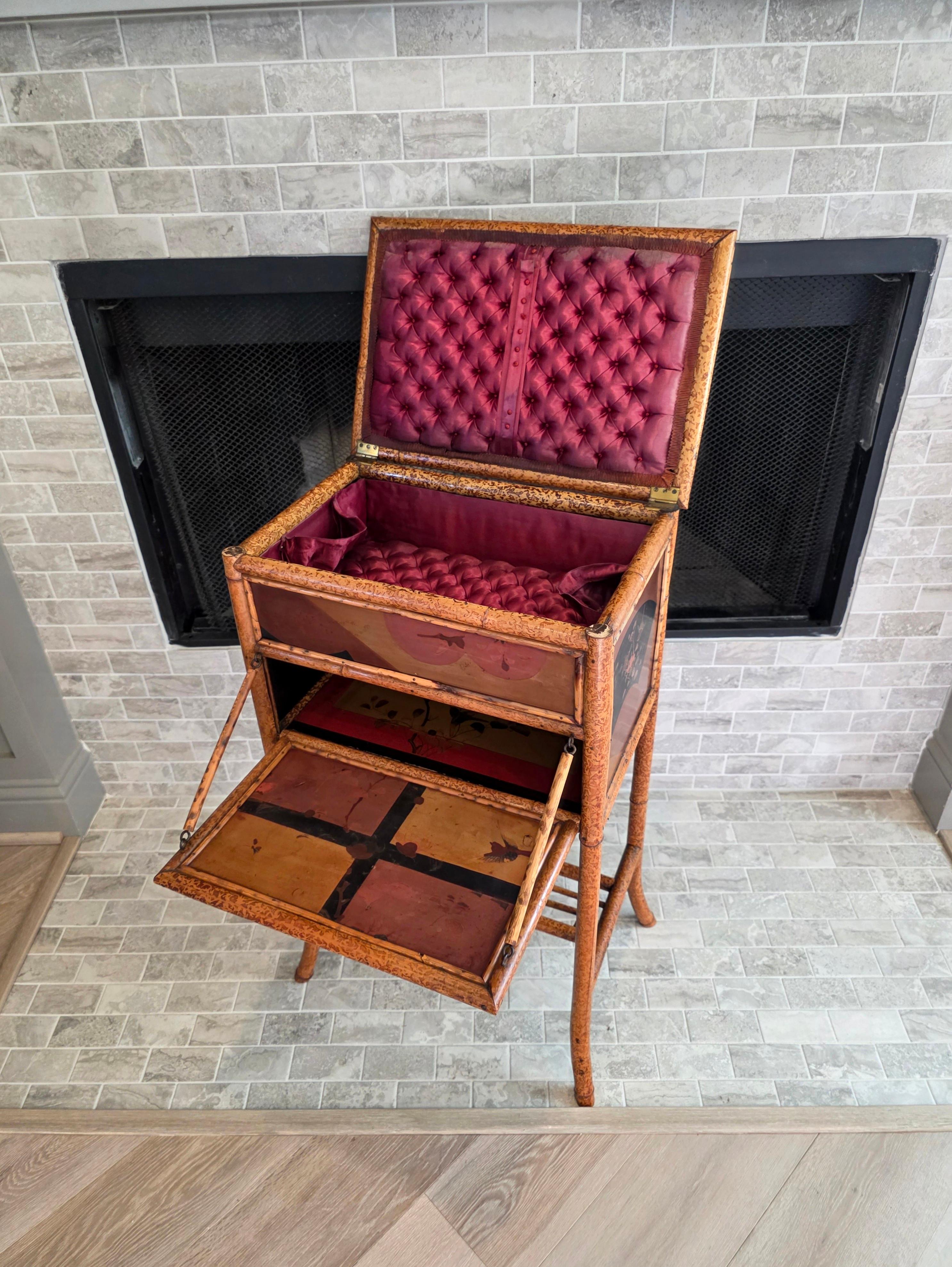 Ajoutez une touche de sophistication élégante, de chaleur romantique et de caractère antique authentique avec cette table de travail absolument exquise de 150 ans de l'époque victorienne (aujourd'hui, elle ferait une fascinante table d'appoint -