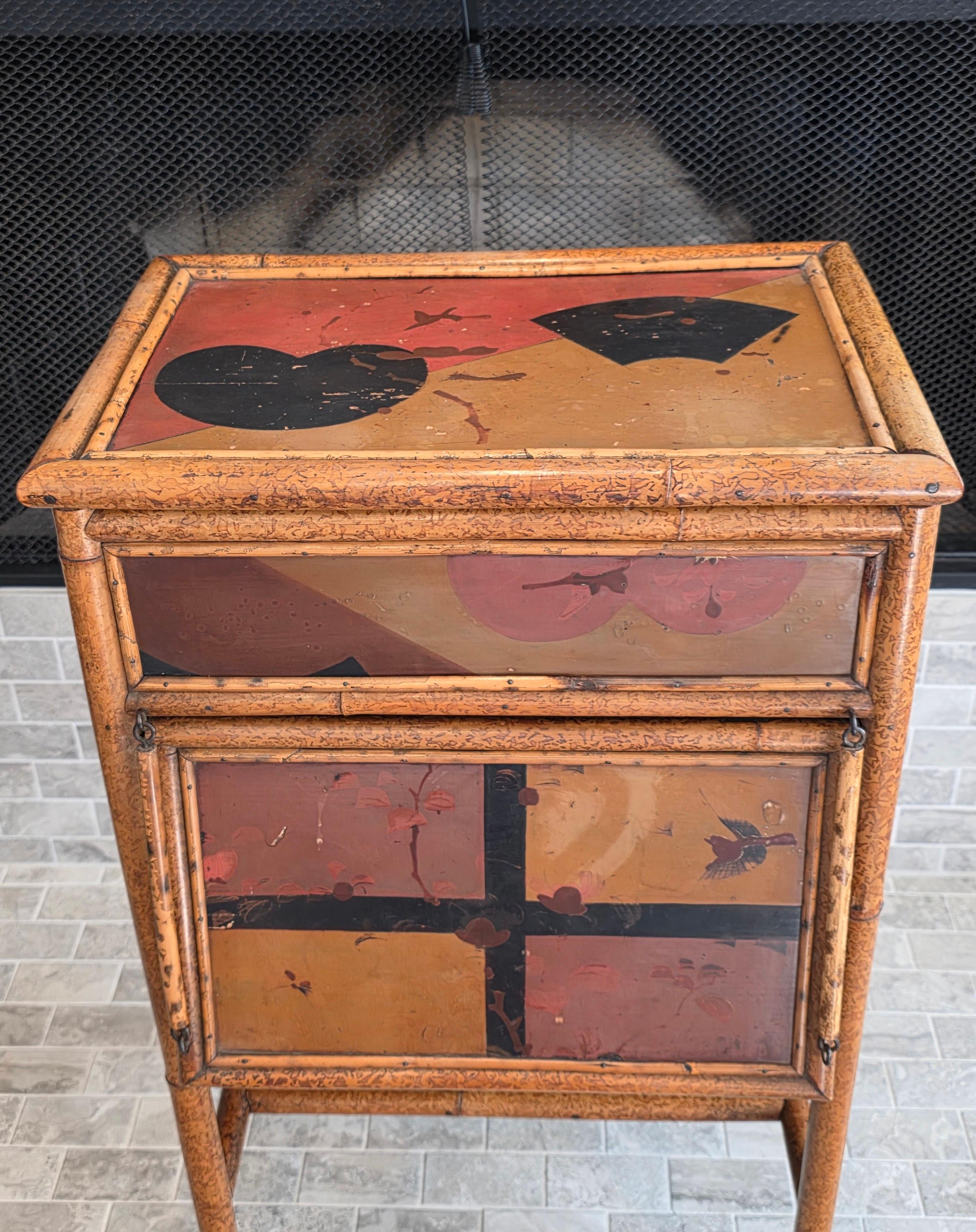 XIXe siècle Table d'appoint en bambou pour la couture, 19e siècle, Aesthetic Movement, Chine en vente