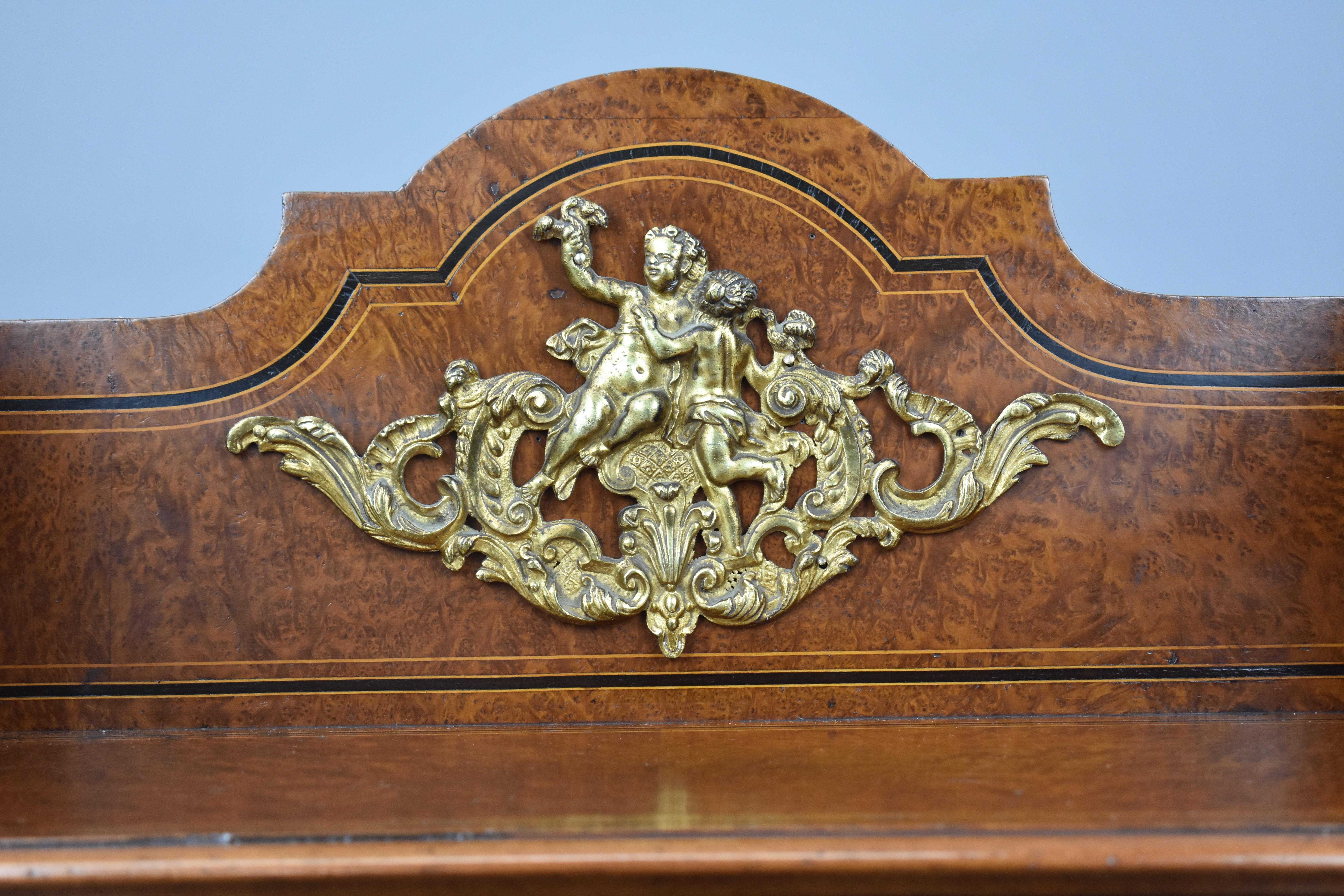 19th Century Victorian Amboyna Inlaid Pedestal Desk For Sale 7