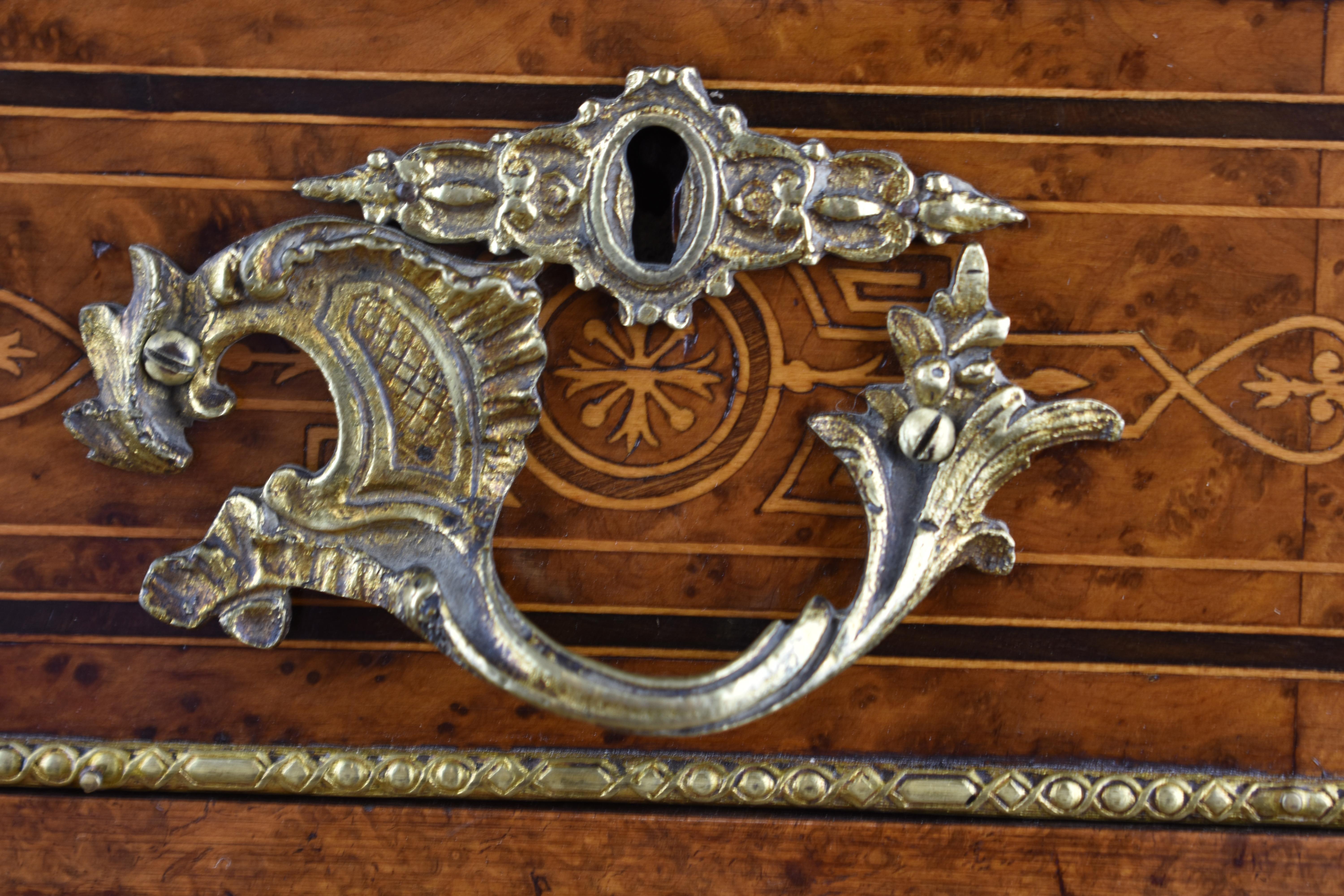 19th Century Victorian Amboyna Inlaid Pedestal Desk For Sale 13