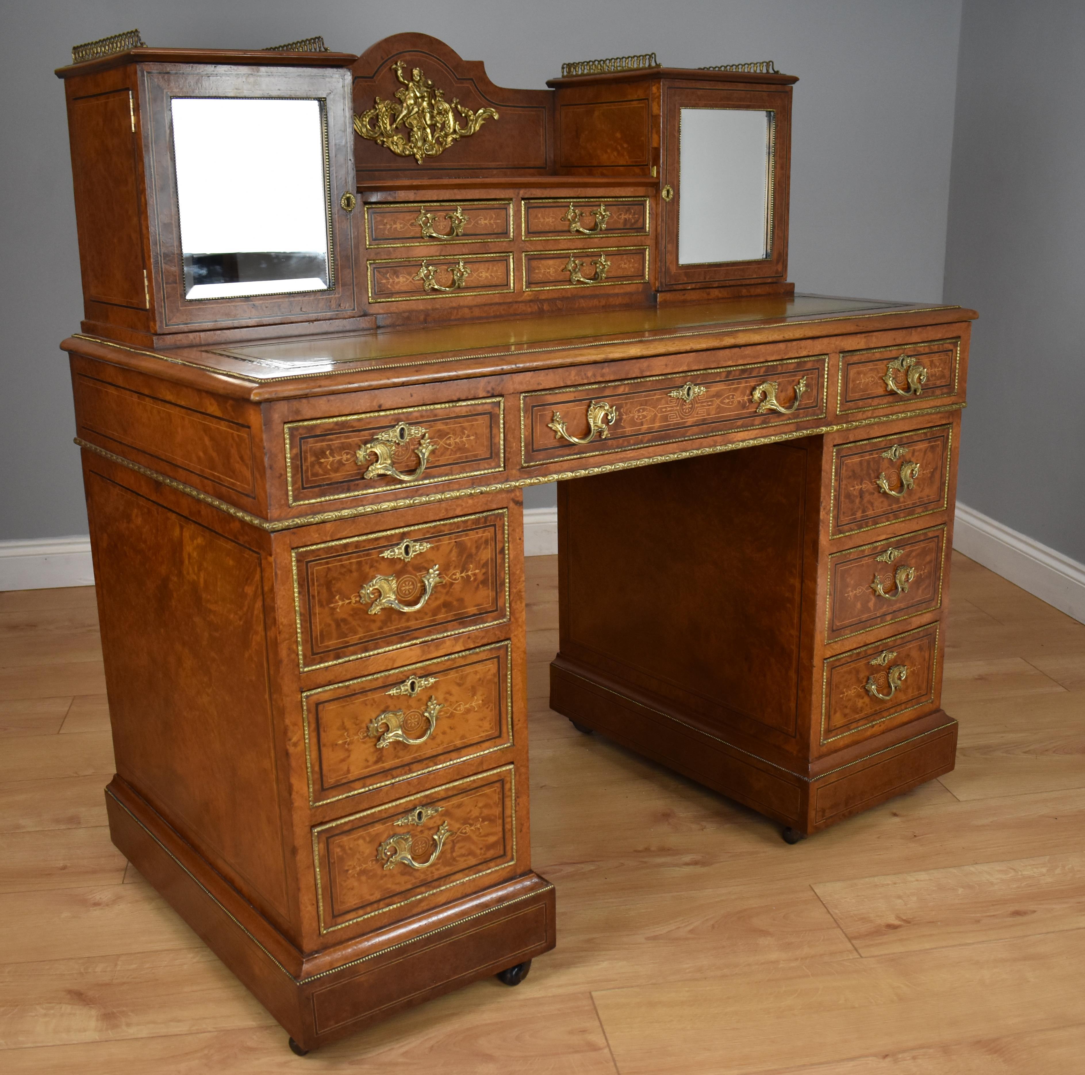19th Century Victorian Amboyna Inlaid Pedestal Desk For Sale 1