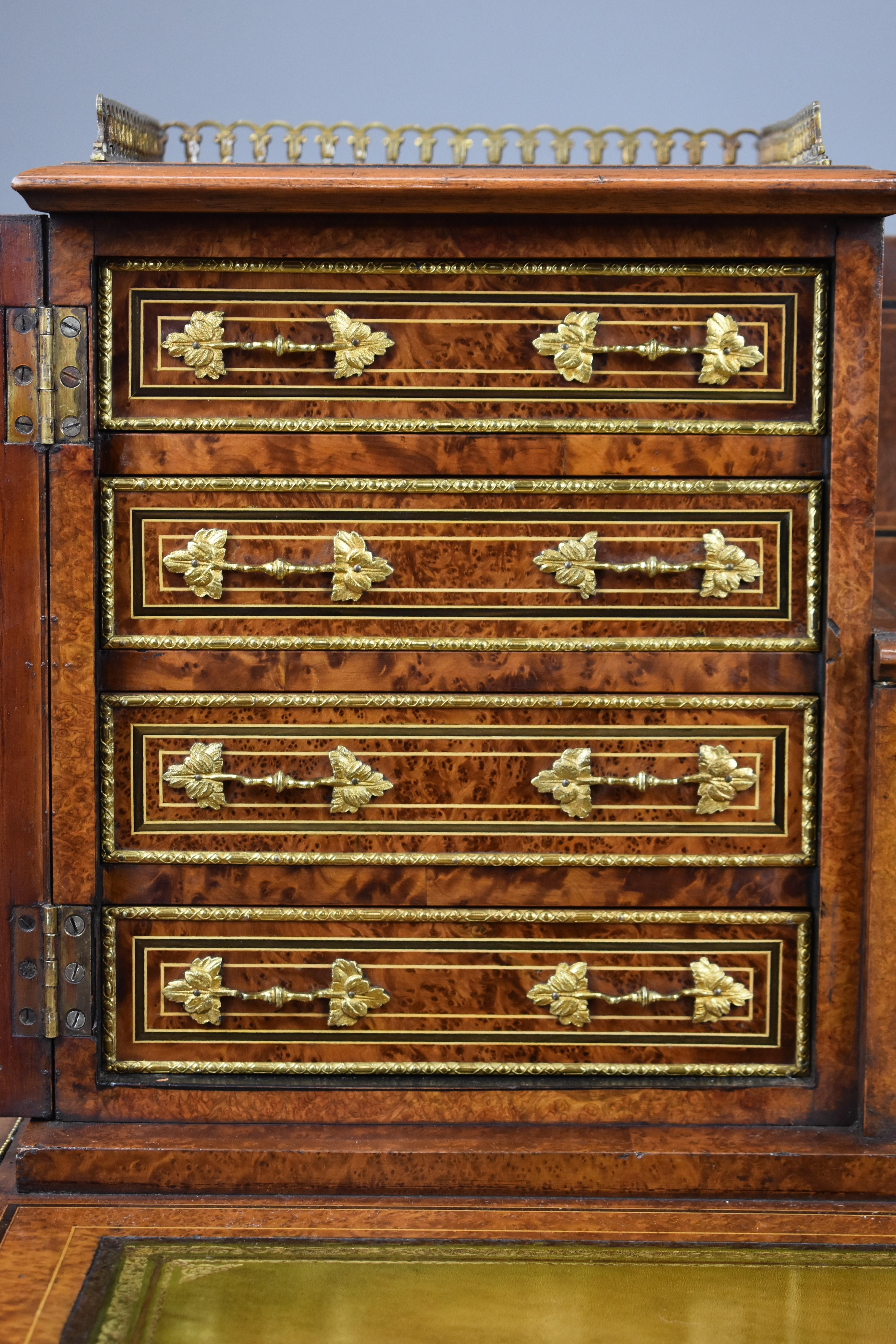 Viktorianischer Amboyna-Sockelschreibtisch mit Intarsien aus dem 19. Jahrhundert im Angebot 4
