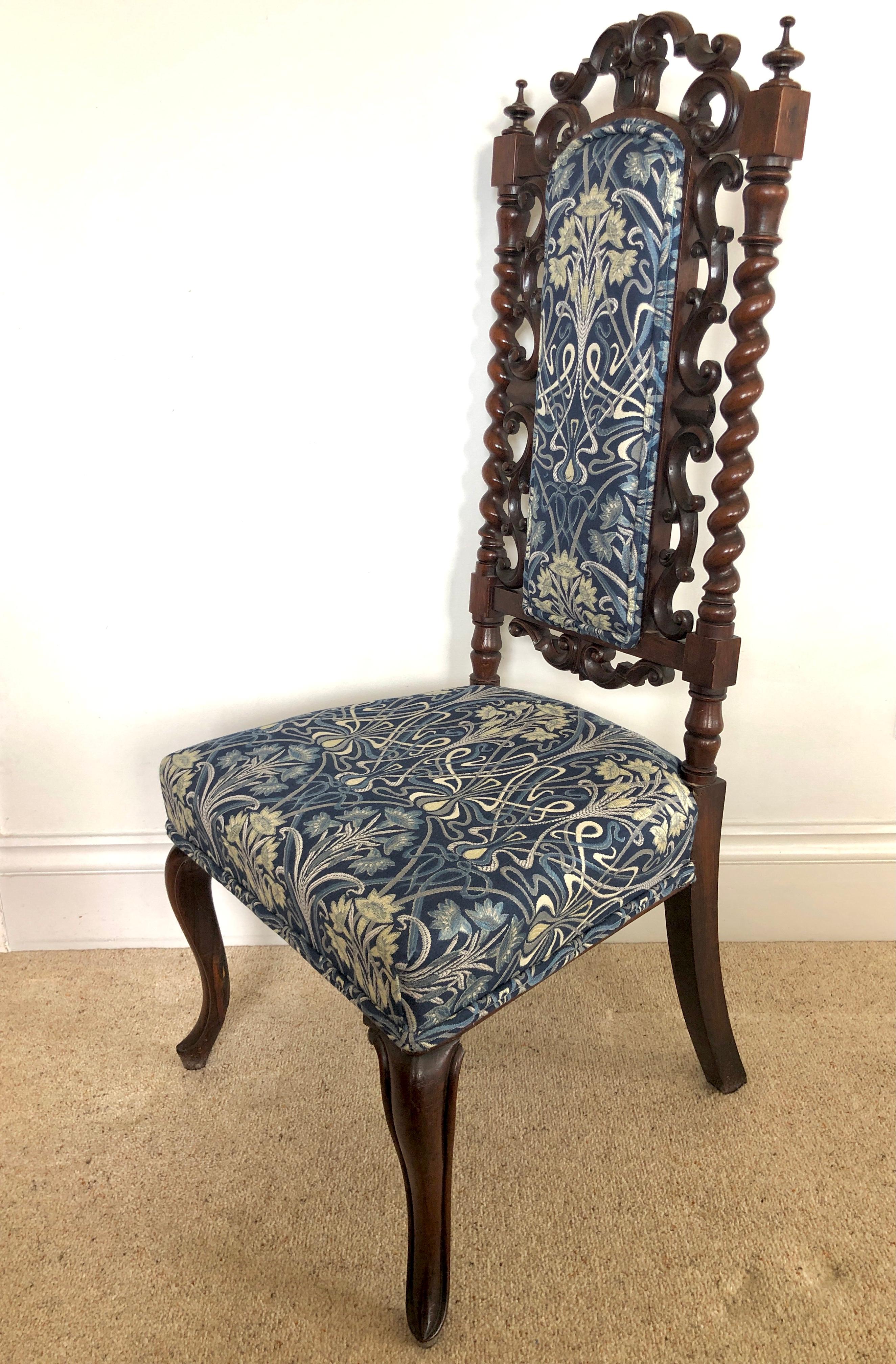 19th century Victorian antique carved mahogany hall chair having a beautifully carved shaped top and sides, attractive solid mahogany barley twist supports standing on shaped carved cabriole legs to the front, out swept back legs. Newly