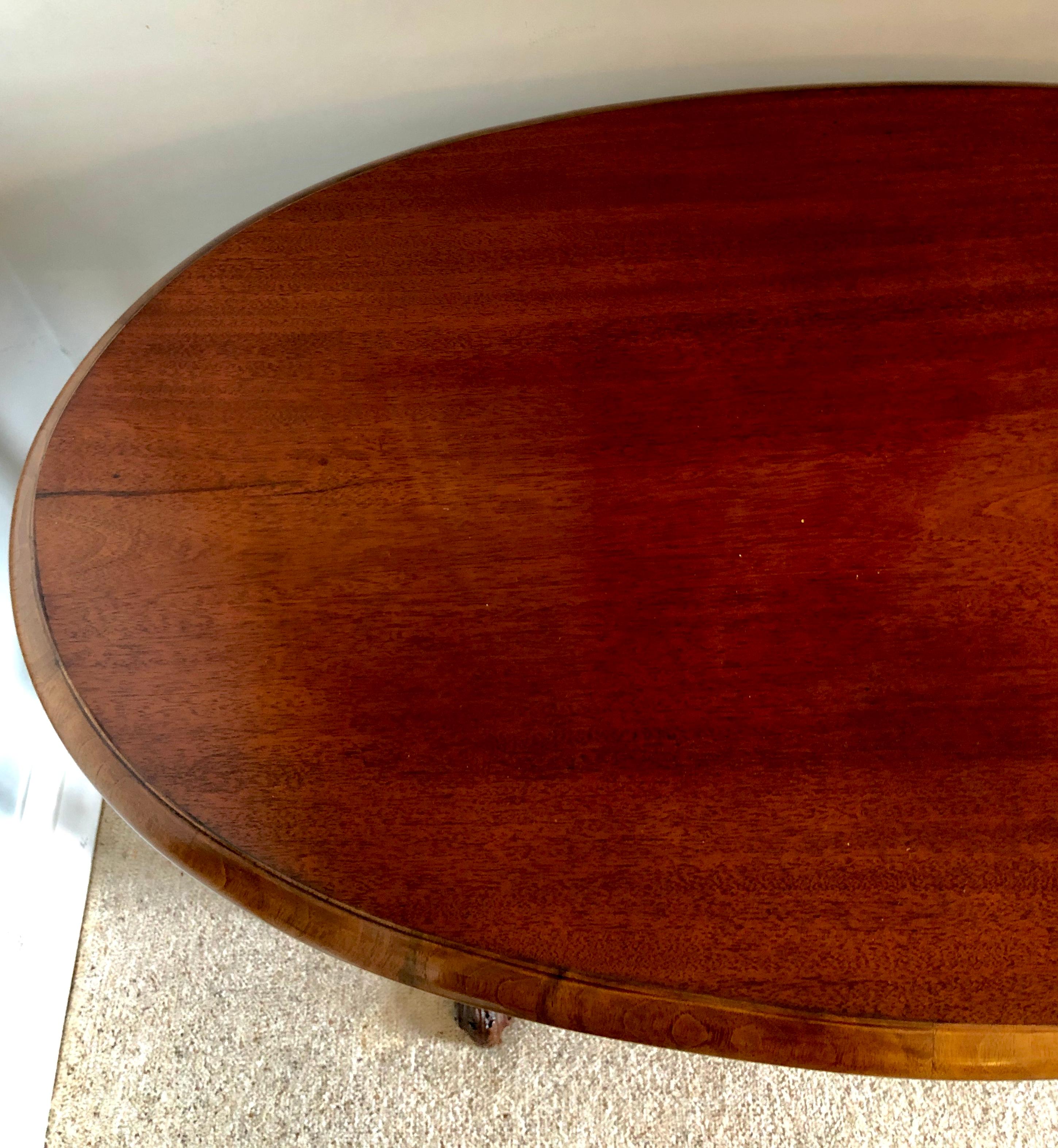 19th Century Victorian Antique Oval Walnut Centre Table In Excellent Condition In Suffolk, GB