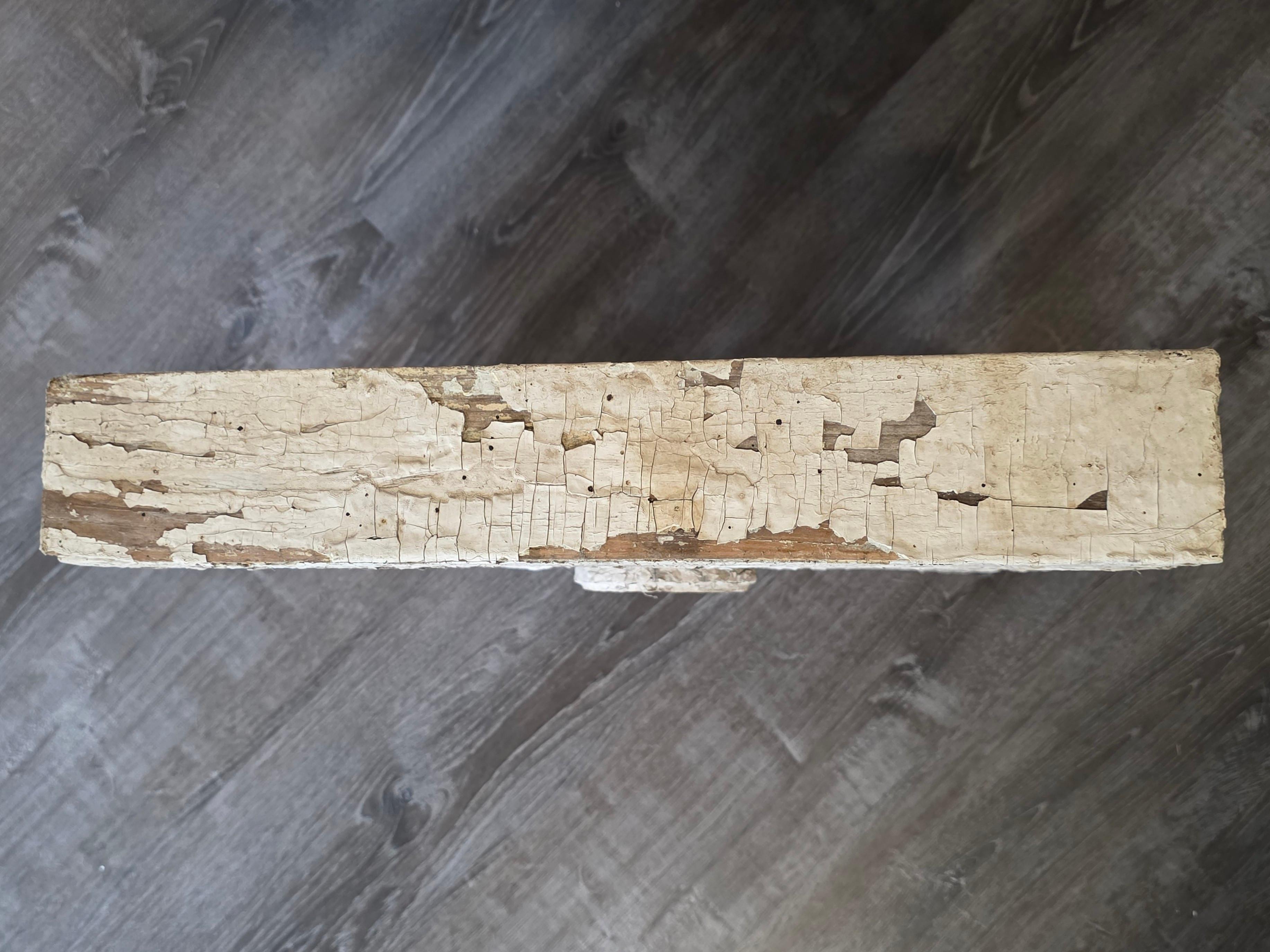 Elemento di ringhiera in legno bianco dipinto di recupero architettonico vittoriano del XIX secolo in vendita 3