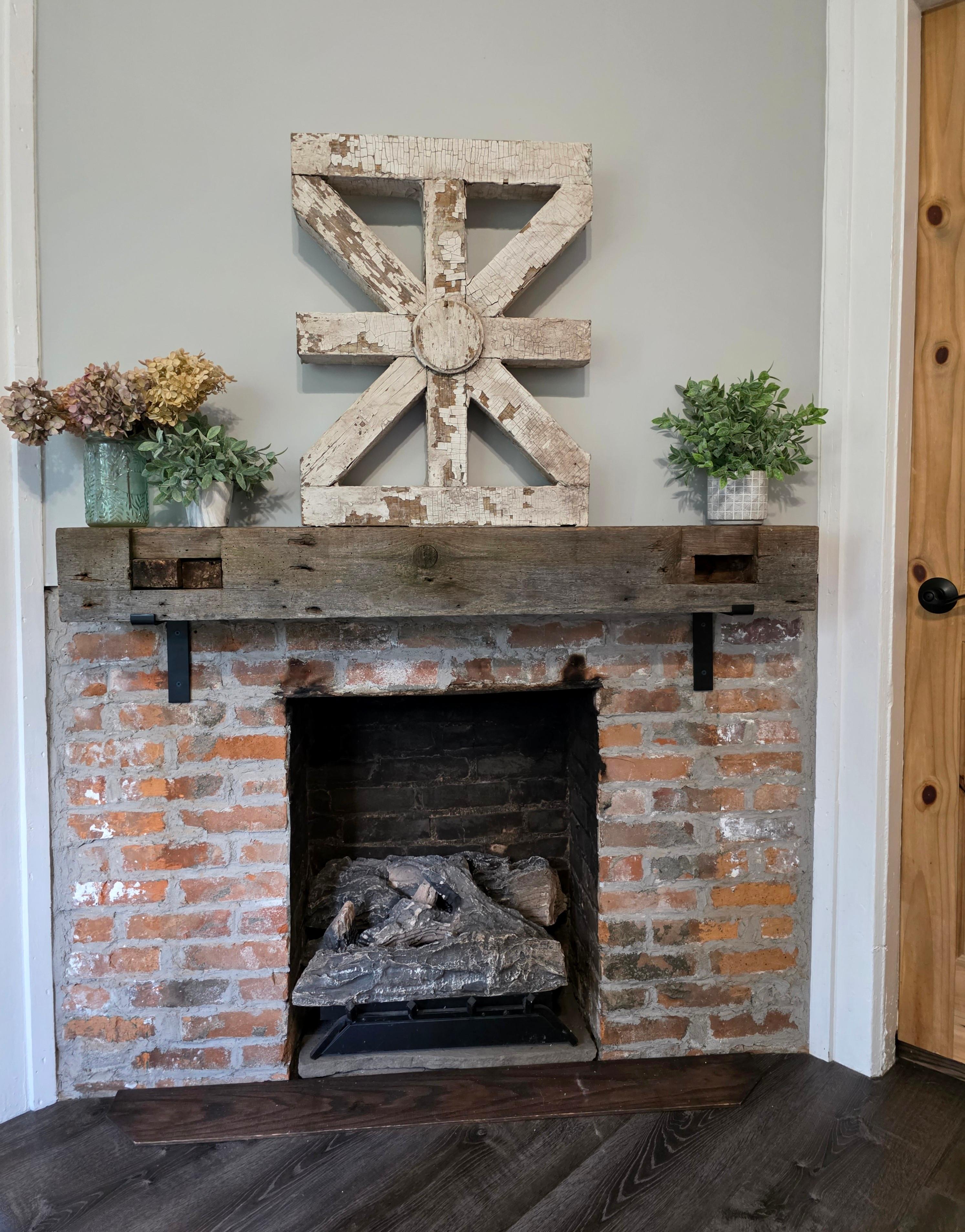Intagliato Elemento di ringhiera in legno bianco dipinto di recupero architettonico vittoriano del XIX secolo in vendita