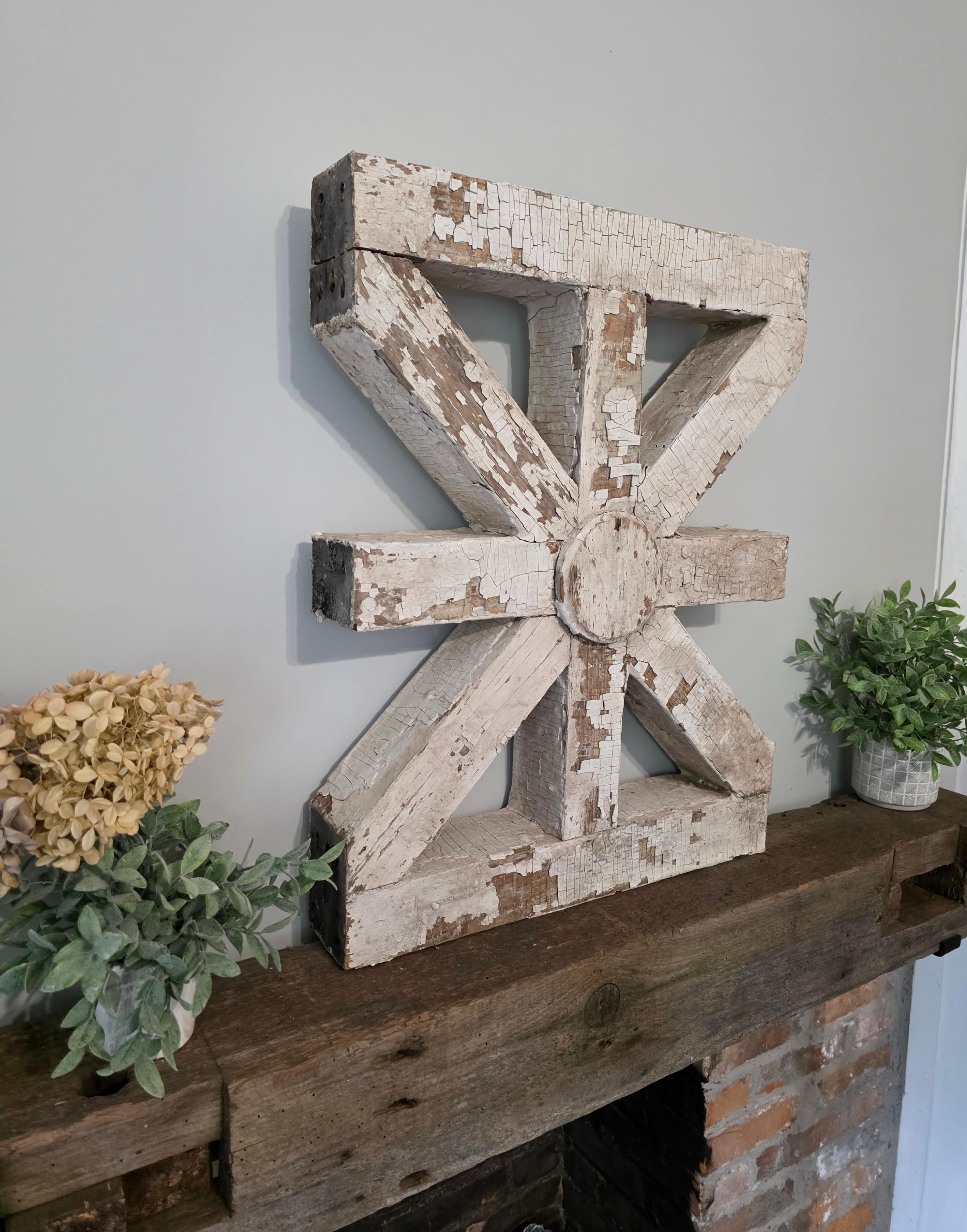 Legno Elemento di ringhiera in legno bianco dipinto di recupero architettonico vittoriano del XIX secolo in vendita