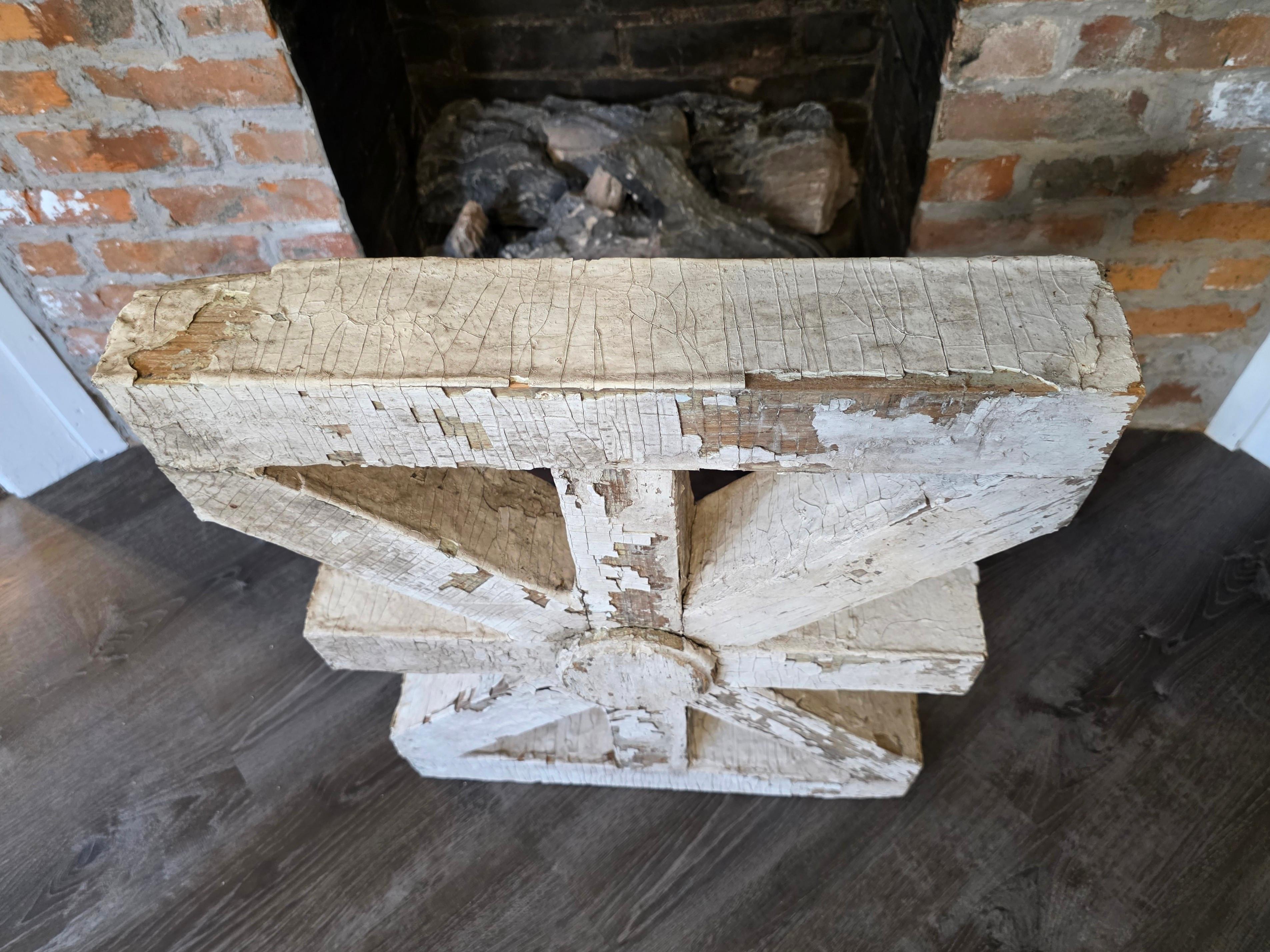 Elemento di ringhiera in legno bianco dipinto di recupero architettonico vittoriano del XIX secolo in vendita 2