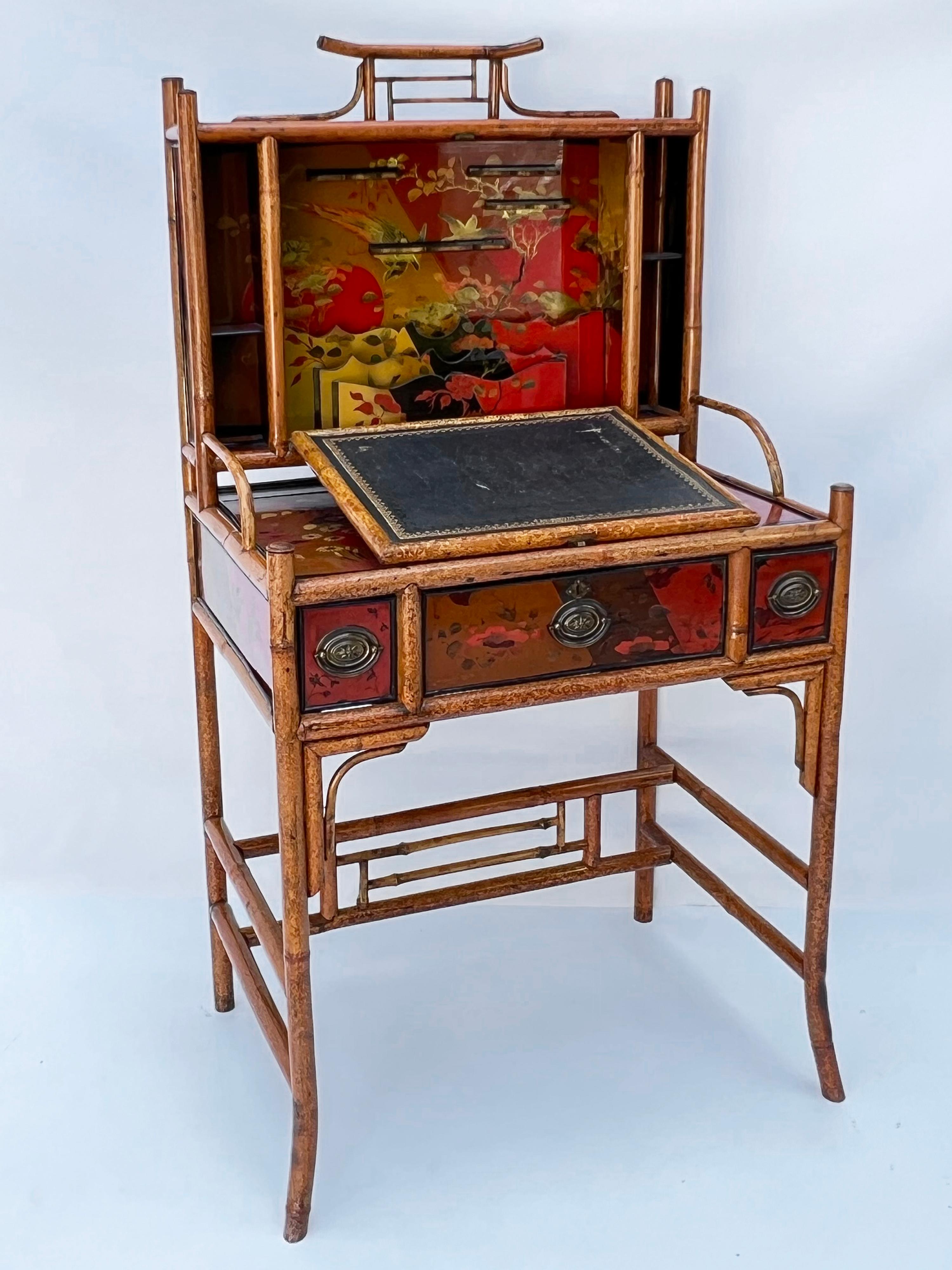 Scrivania vittoriana del XIX secolo in bambù laccato Chinoiserie Secretaire in vendita 3