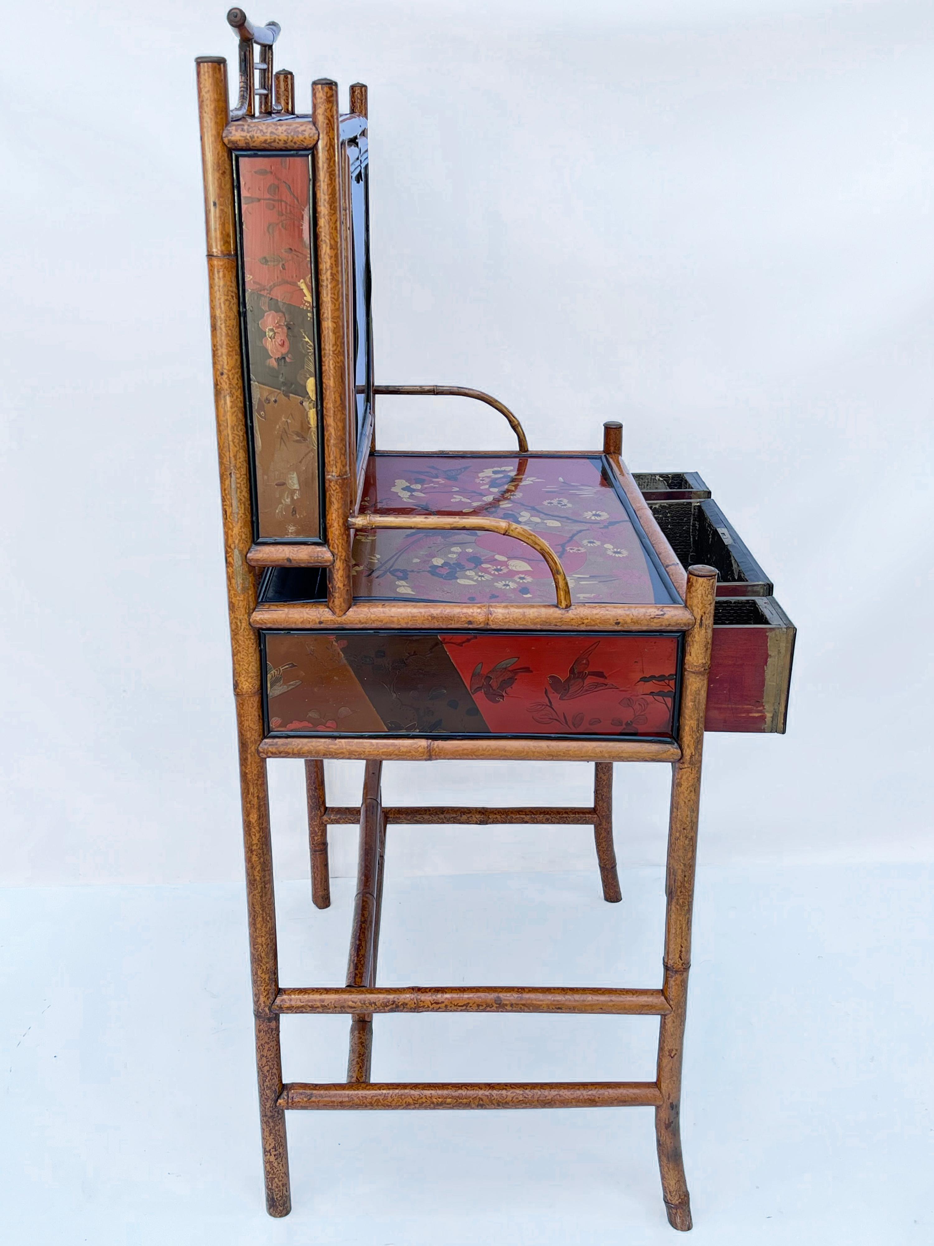 Britannico Scrivania vittoriana del XIX secolo in bambù laccato Chinoiserie Secretaire in vendita