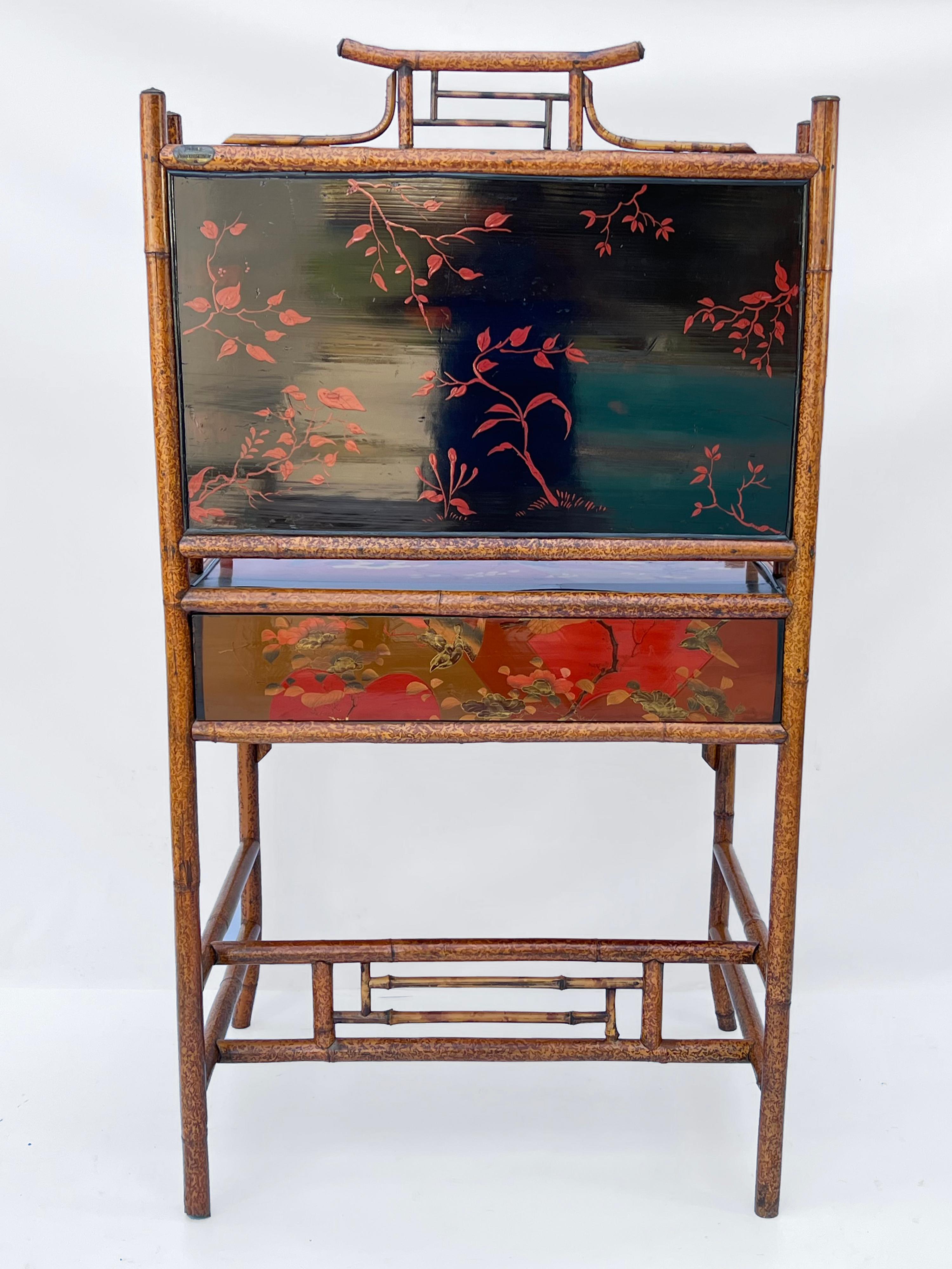 Dipinto a mano Scrivania vittoriana del XIX secolo in bambù laccato Chinoiserie Secretaire in vendita