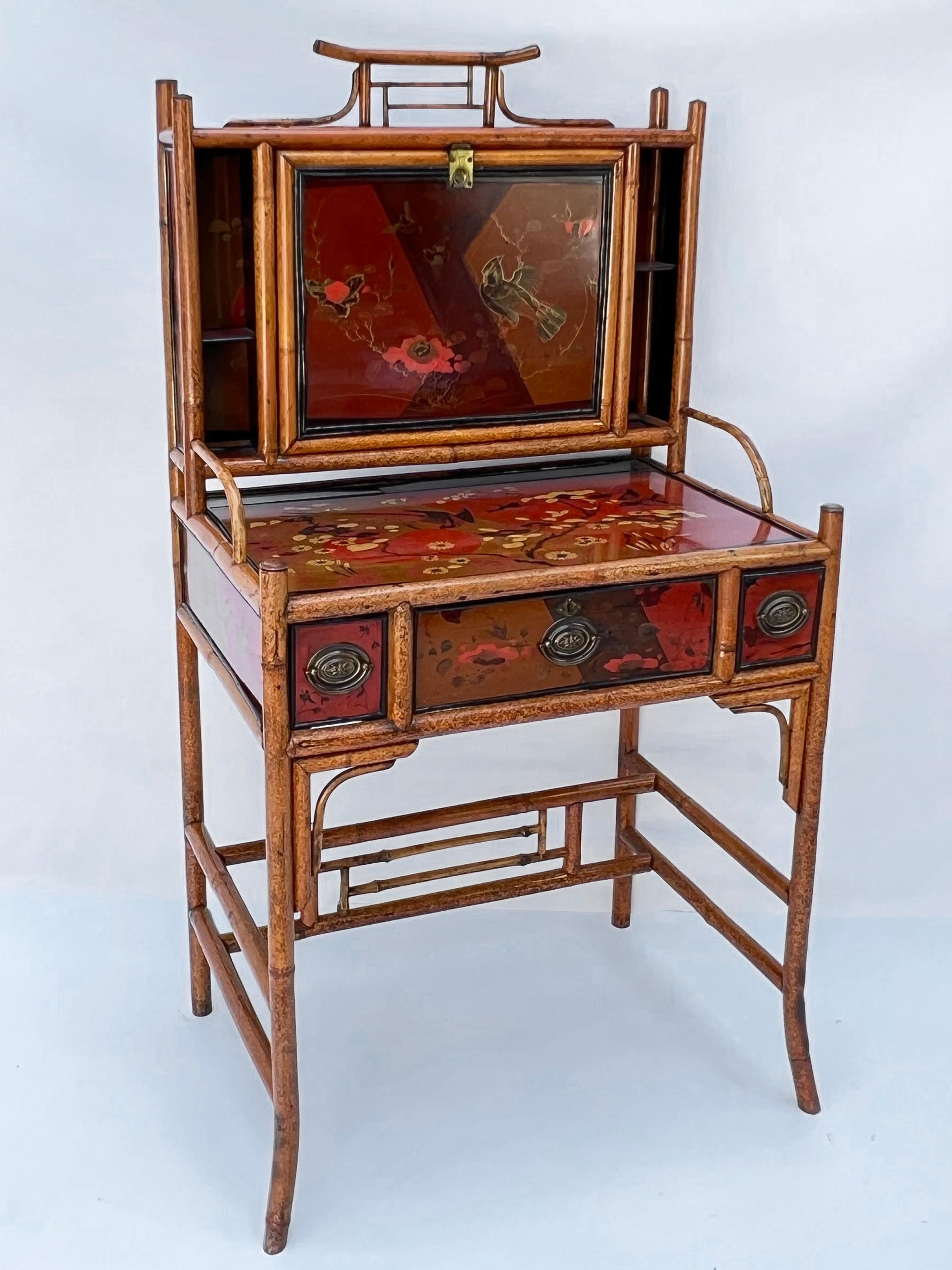 Scrivania vittoriana del XIX secolo in bambù laccato Chinoiserie Secretaire In condizioni buone in vendita a West Palm Beach, FL