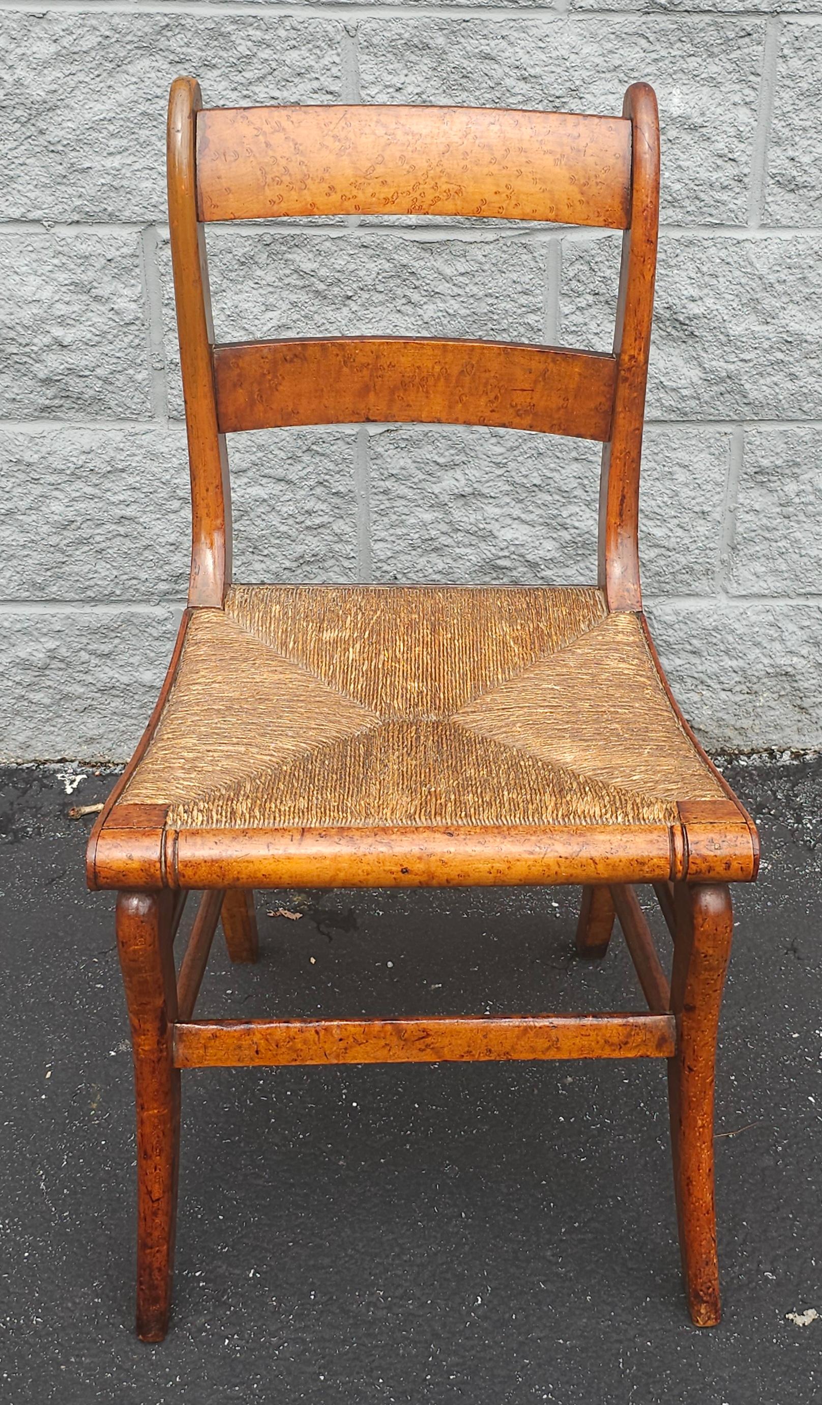 George III Siège victorien du 19ème siècle en érable piqué et jonc  Chaise d'appoint en vente