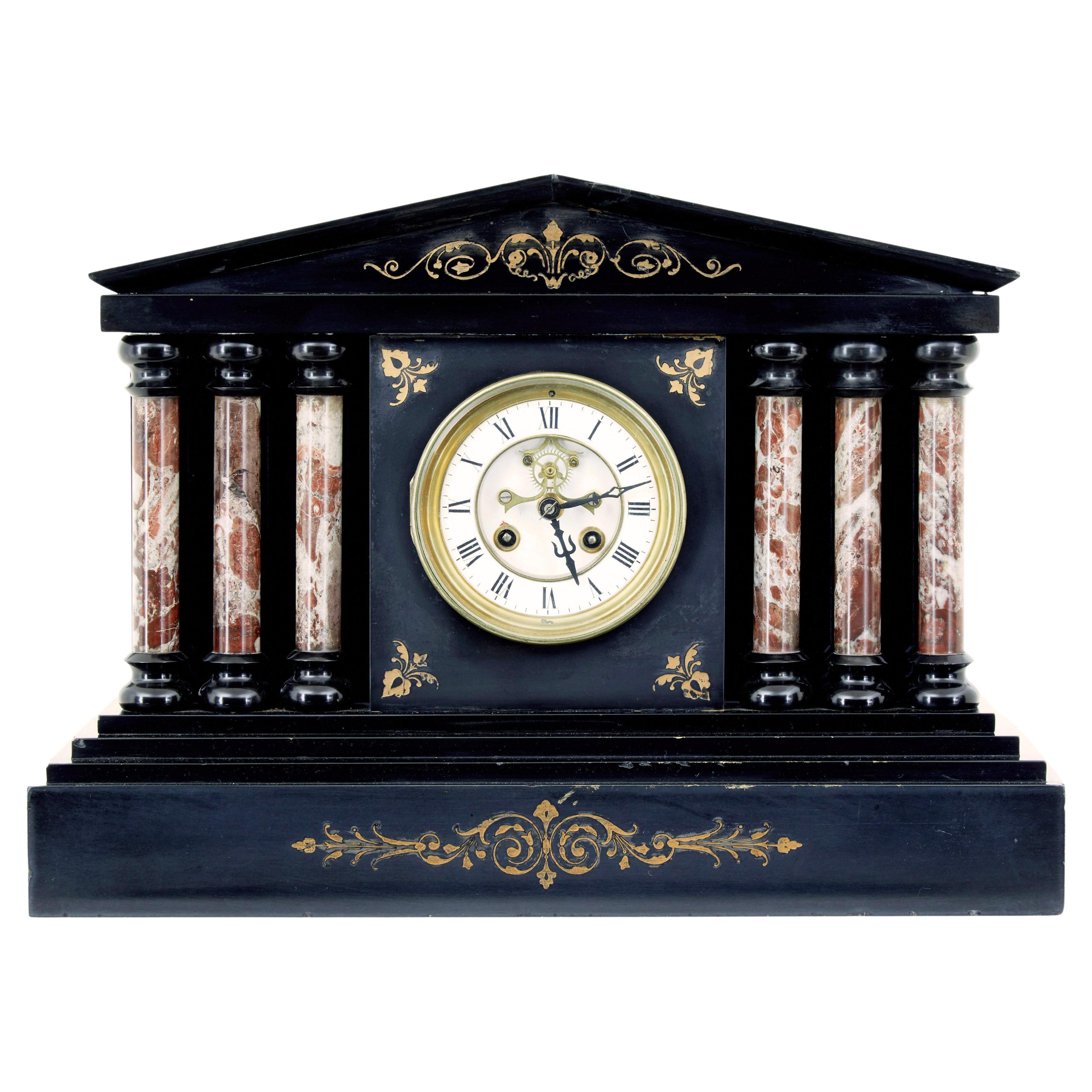 Horloge de cheminée victorienne en marbre noir du 19e siècle